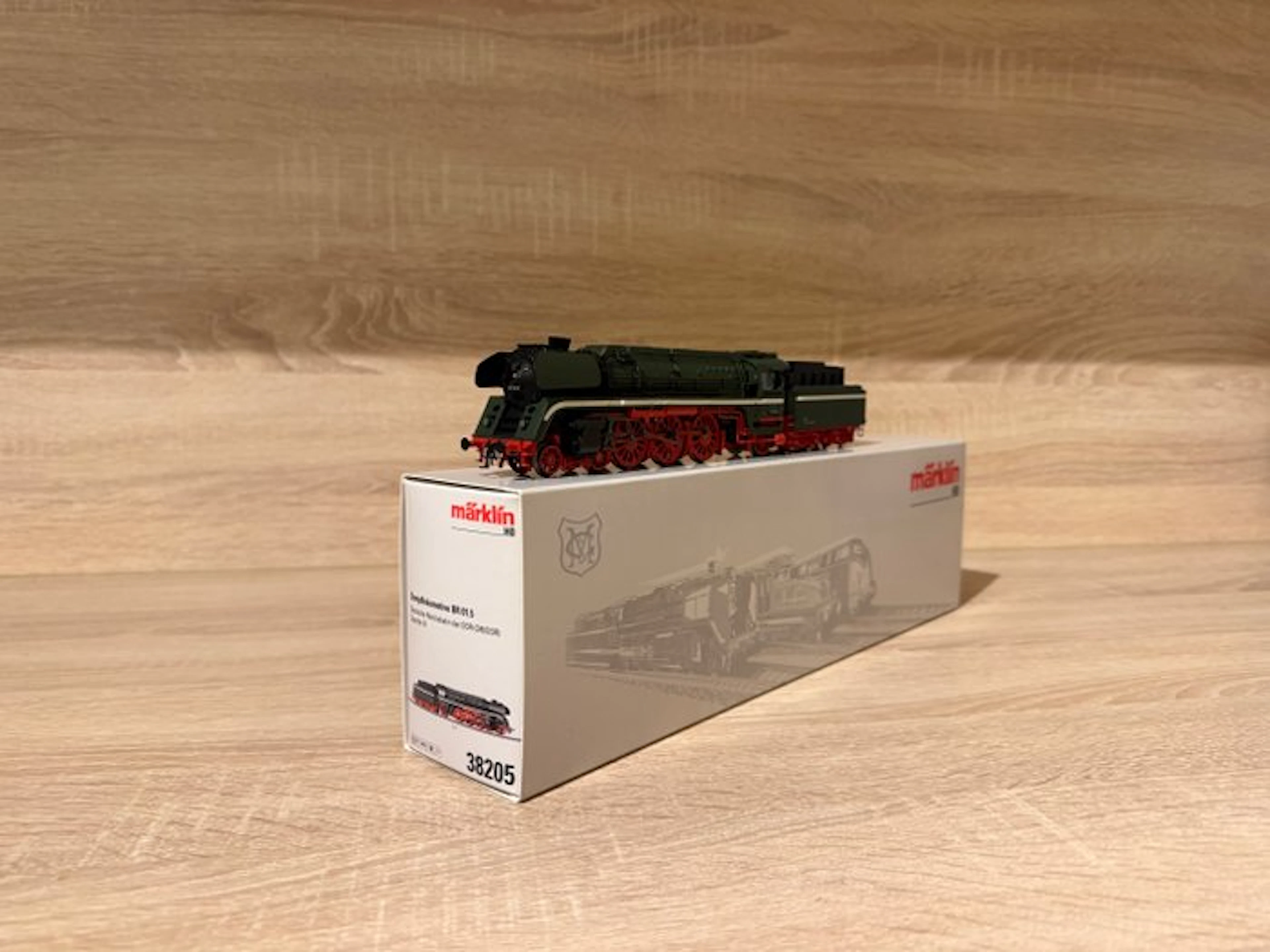Märklin H0 - 38205 - Steam locomotive with tender (1) - BR 01 - DRG