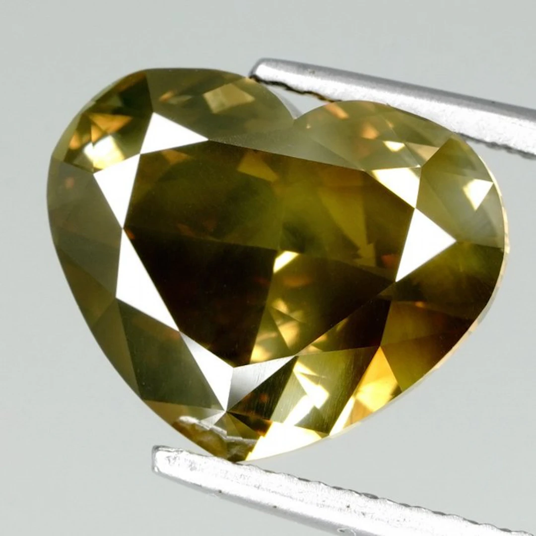 No reserve price - 1 pcs Diamond (Natural coloured)...