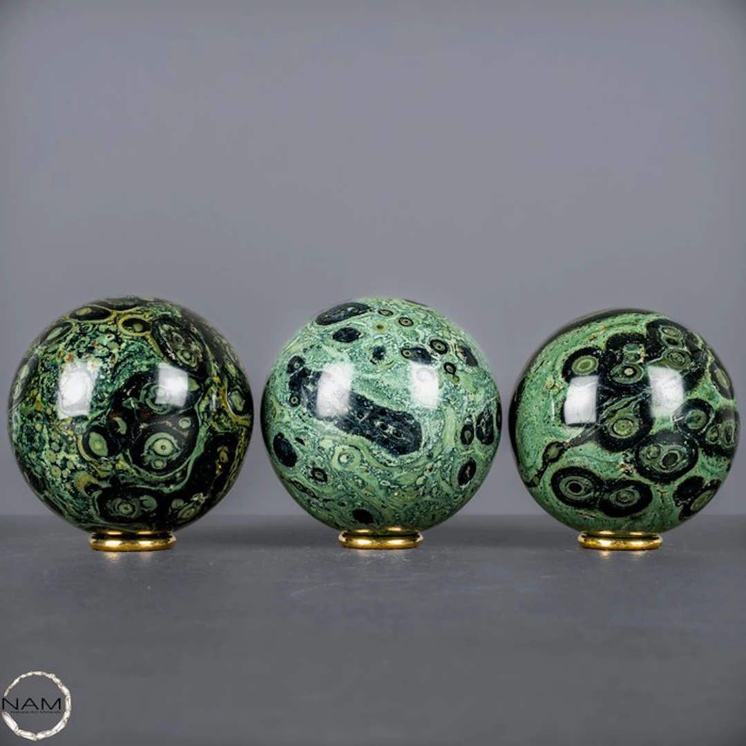 Kambaba Jasper Sphere Set – Fascinating banded natural...