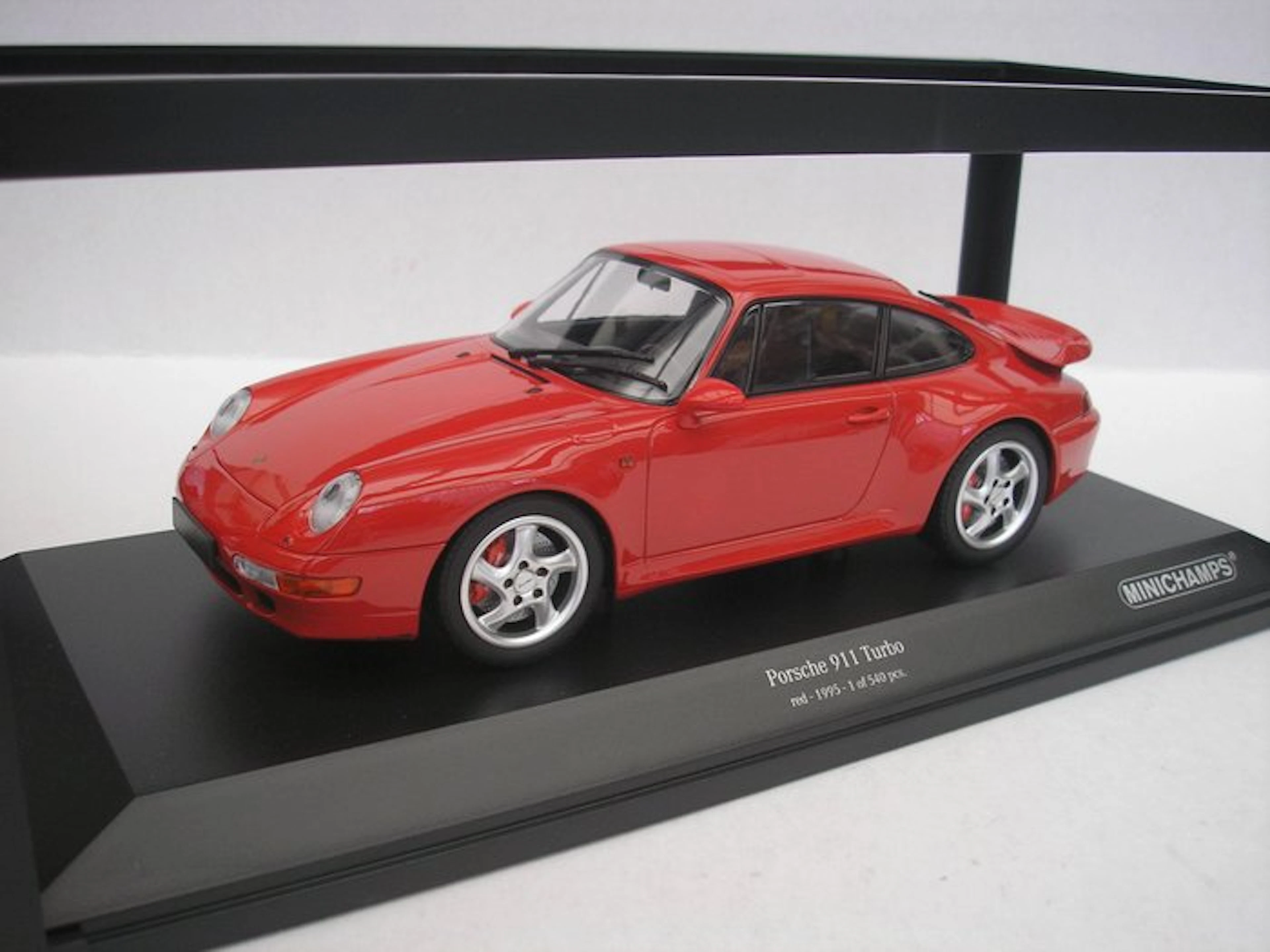 MiniChamps 1:18 - Model car - Porsche 911 (993) Turbo - 1995 - Red - 540 pcs