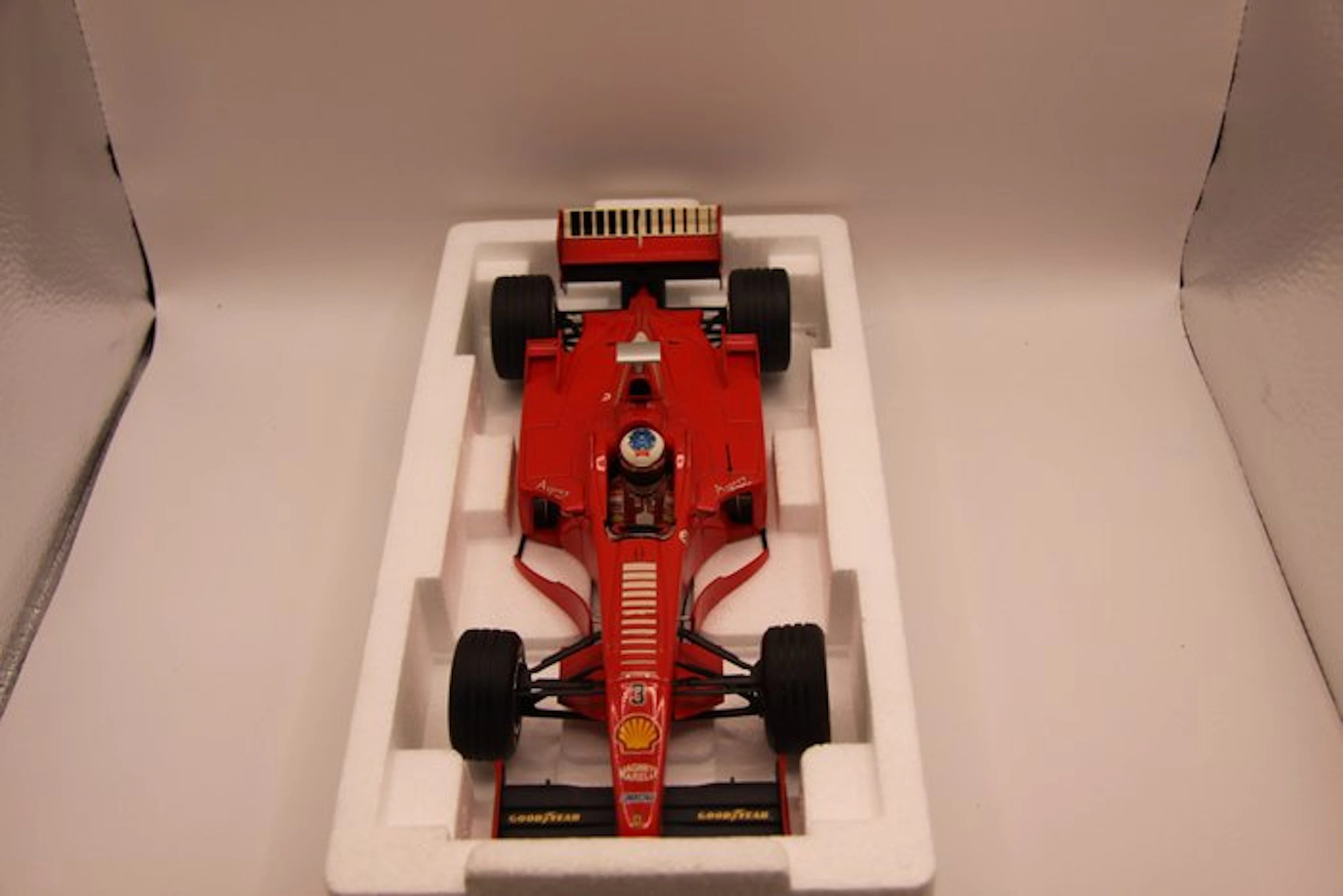 MiniChamps 1:18 - Model race car - Ferrari F300 - Michael Schumacher