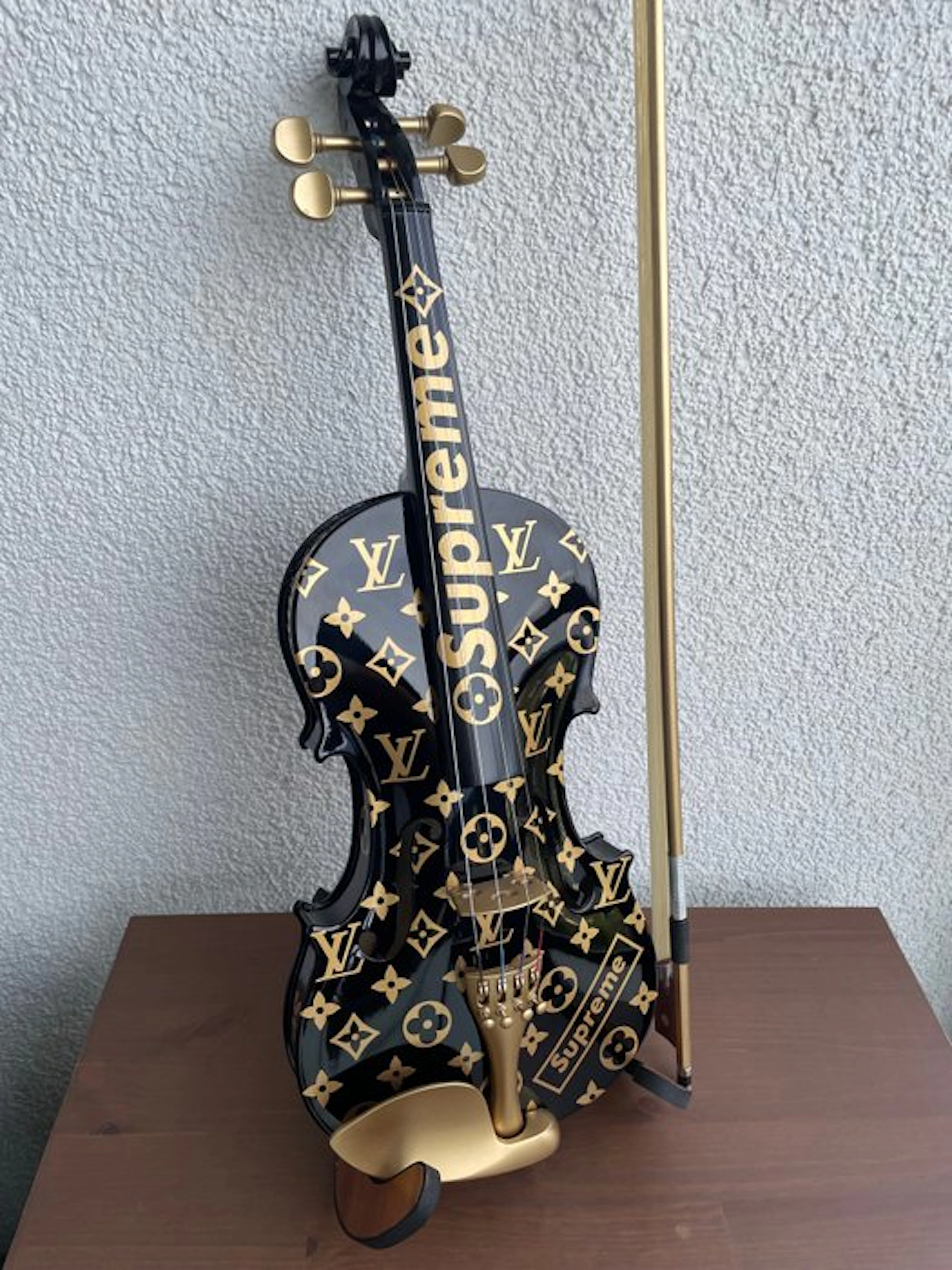 J.Reinhardt - Custom Louis Vuitton x Supreme Violin - Noir & Gold