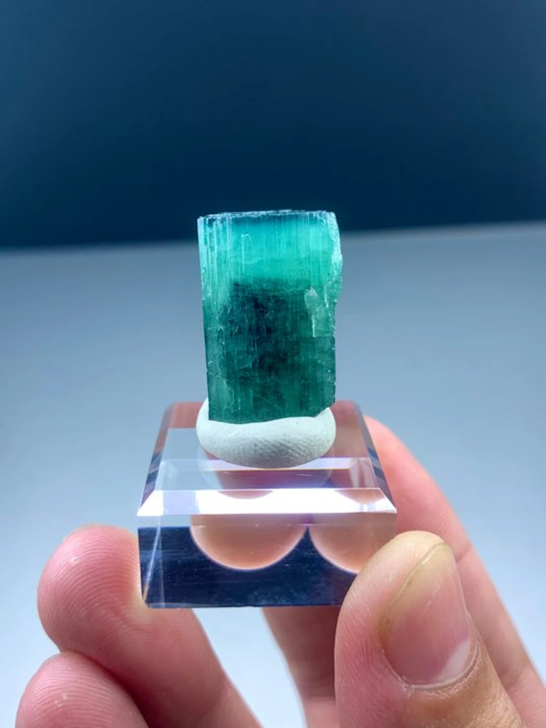 Blue tourmaline Crystal - Height: 24 mm - Width: 15 mm- 10 g - (1)