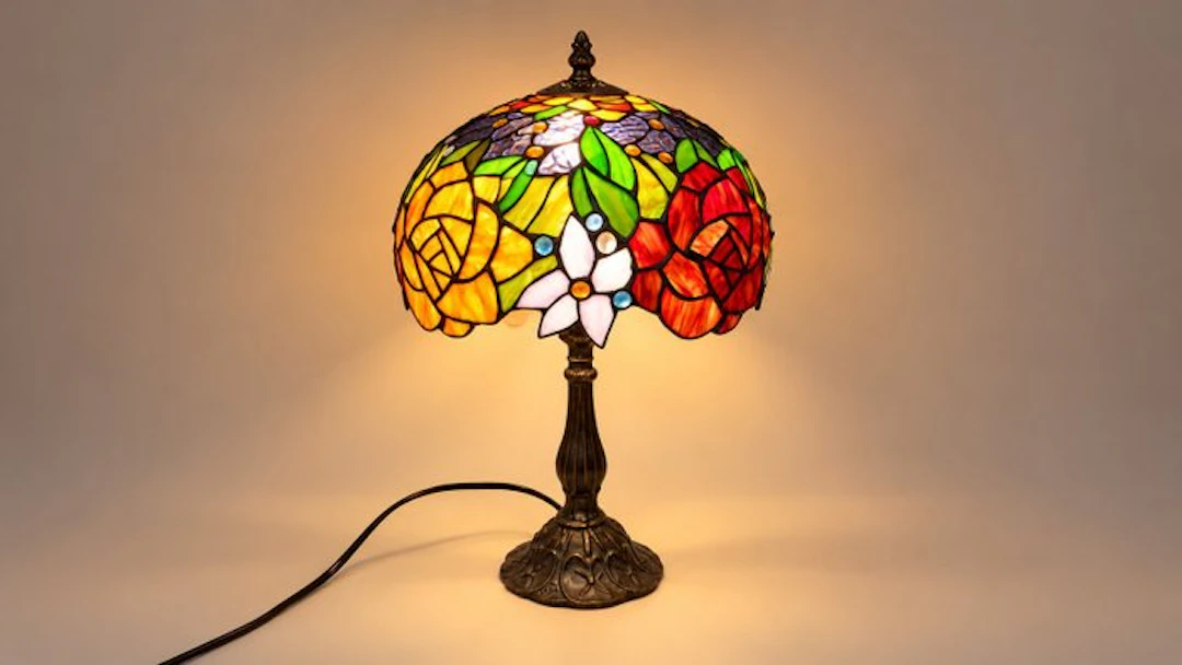 Lamp - Opalescent glass, lead, composite material with bronze finish