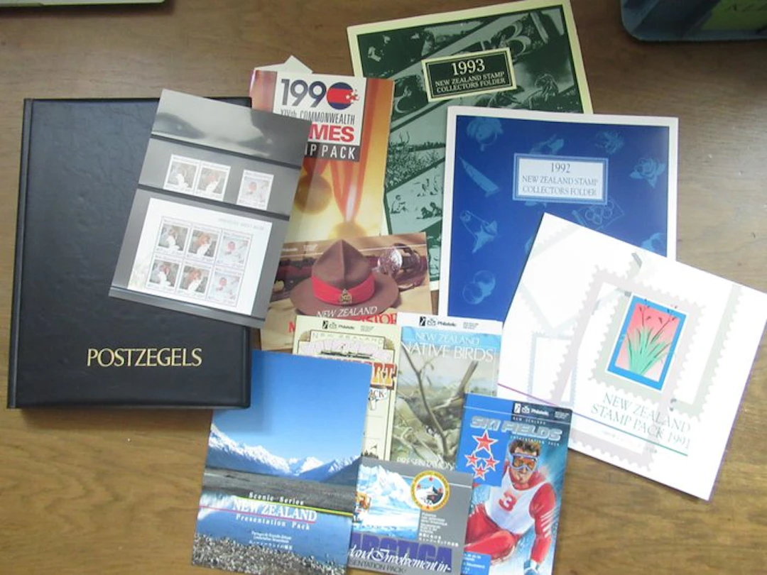 New Zealand - New Zealand collection in stockbook plus...