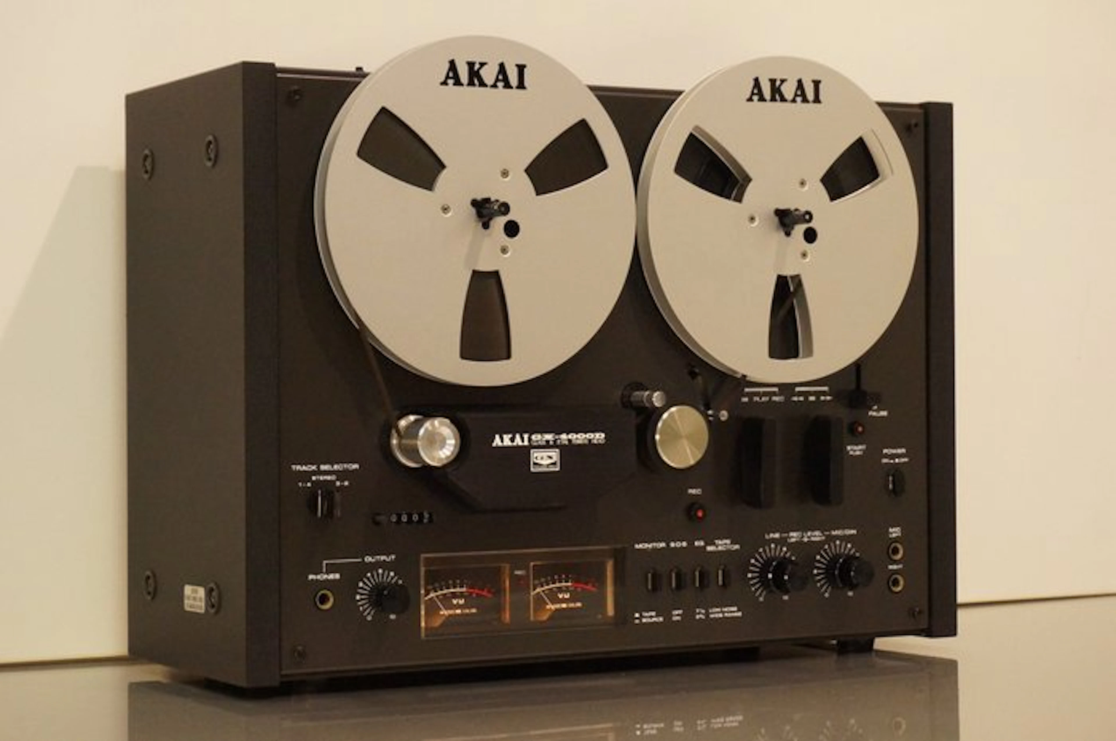 Akai - GX-4000D / 4-Track 2-Channel Stereo Reel to reel deck 18 cm