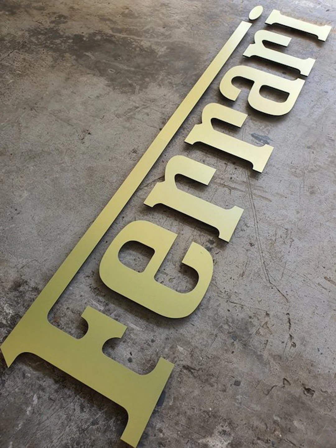 Sign - Ferrari - Professional Quality Wall Logo - Aluminium* - XXL --> 120 cm