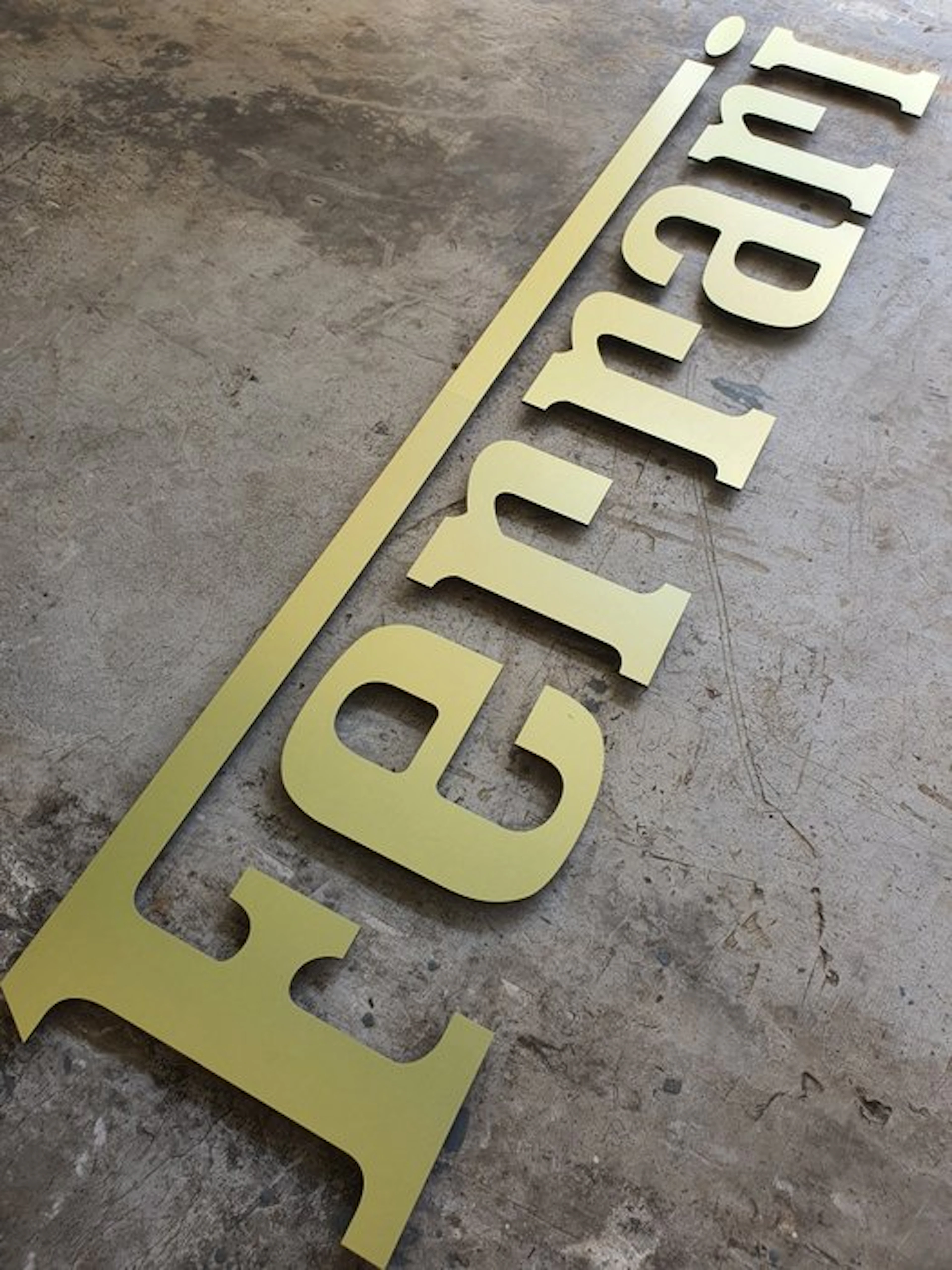 Sign - Ferrari - Professional Quality Wall Logo - Aluminium* - XXL --> 120 cm