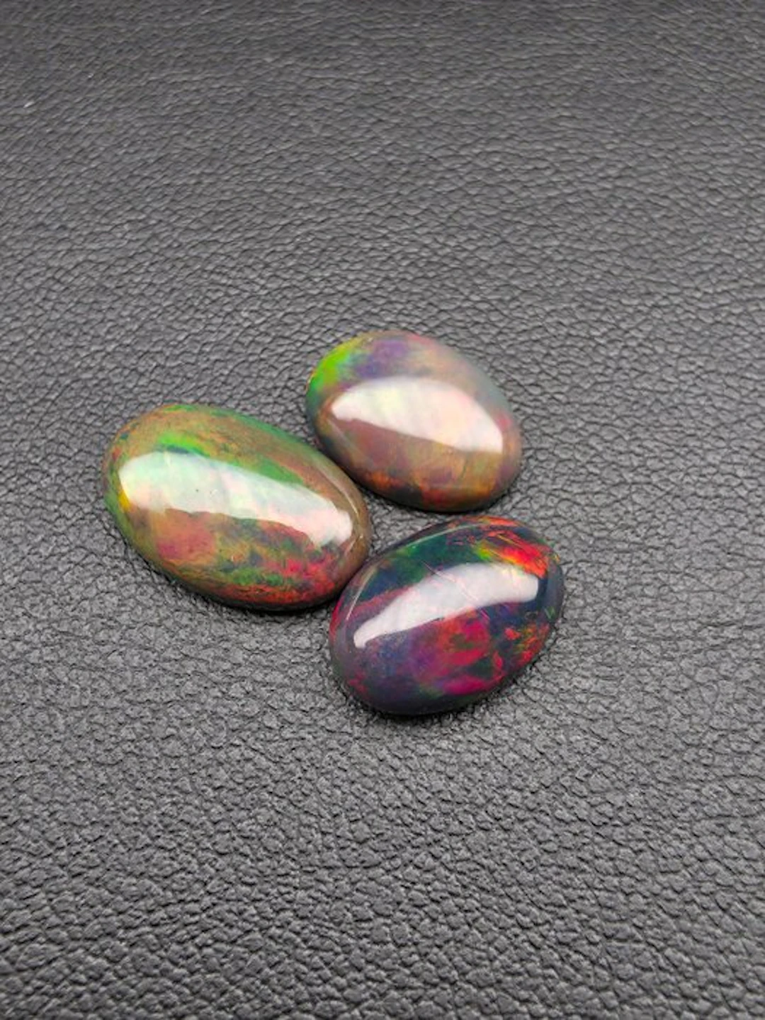6.5 cts Black Opal Cabochon- 1.3 g - (3)