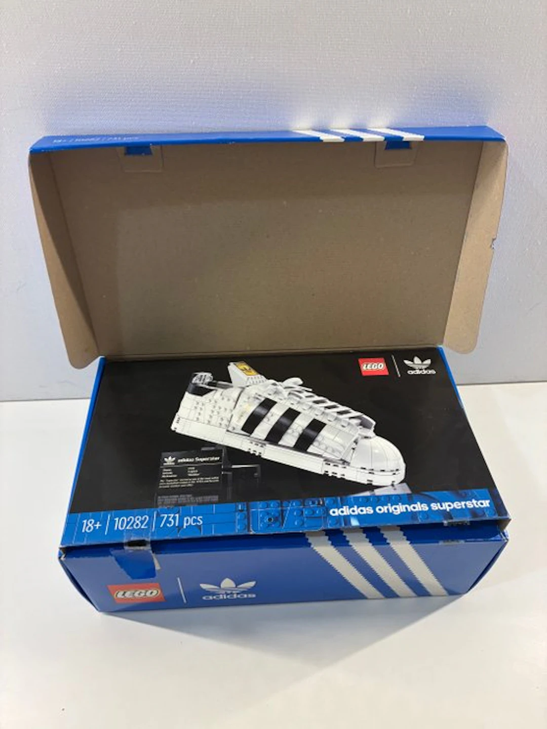 LEGO Set - 10282 - Ideas (CUUSOO) - ADIDAS ORIGINALS SUPERSTAR SHOE - LEGO