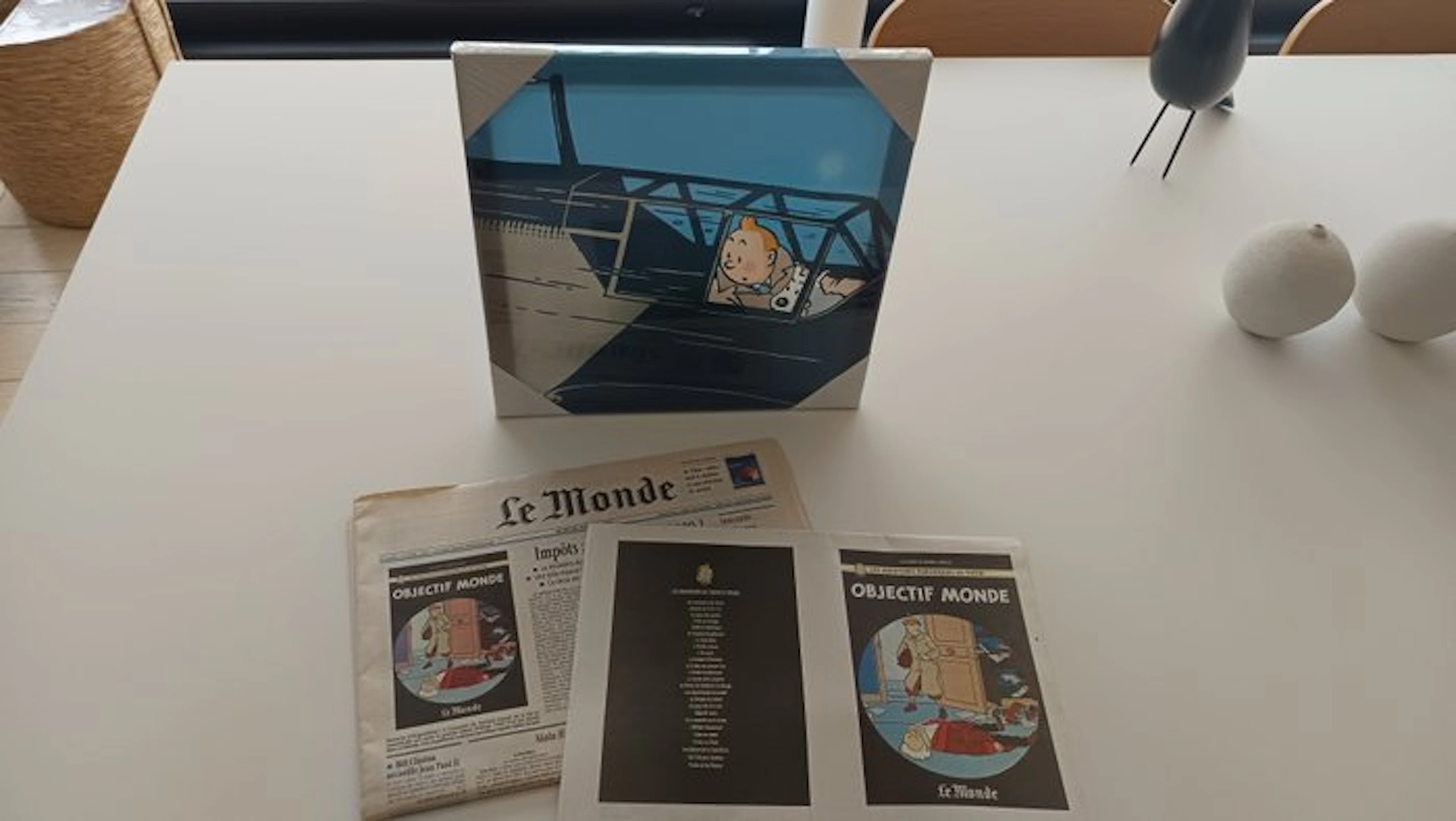 Tintin - 2 Newspapers + gift frame Hachette