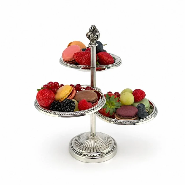 Laurent Charles - Centrepiece - beaded border - Louis XVI...