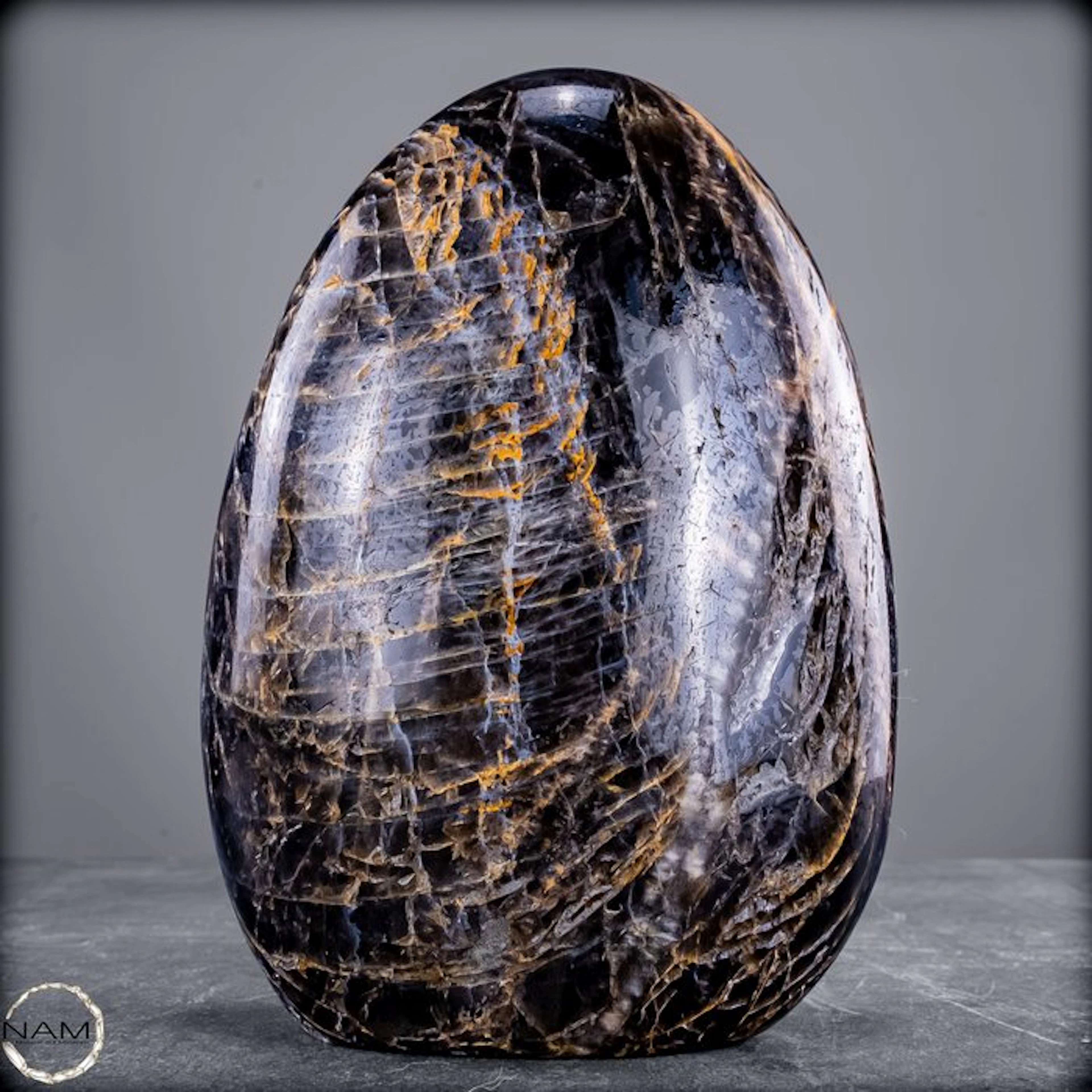 Exclusive moonstone freeform – A play of light and mysterious depth- 2002.46 g