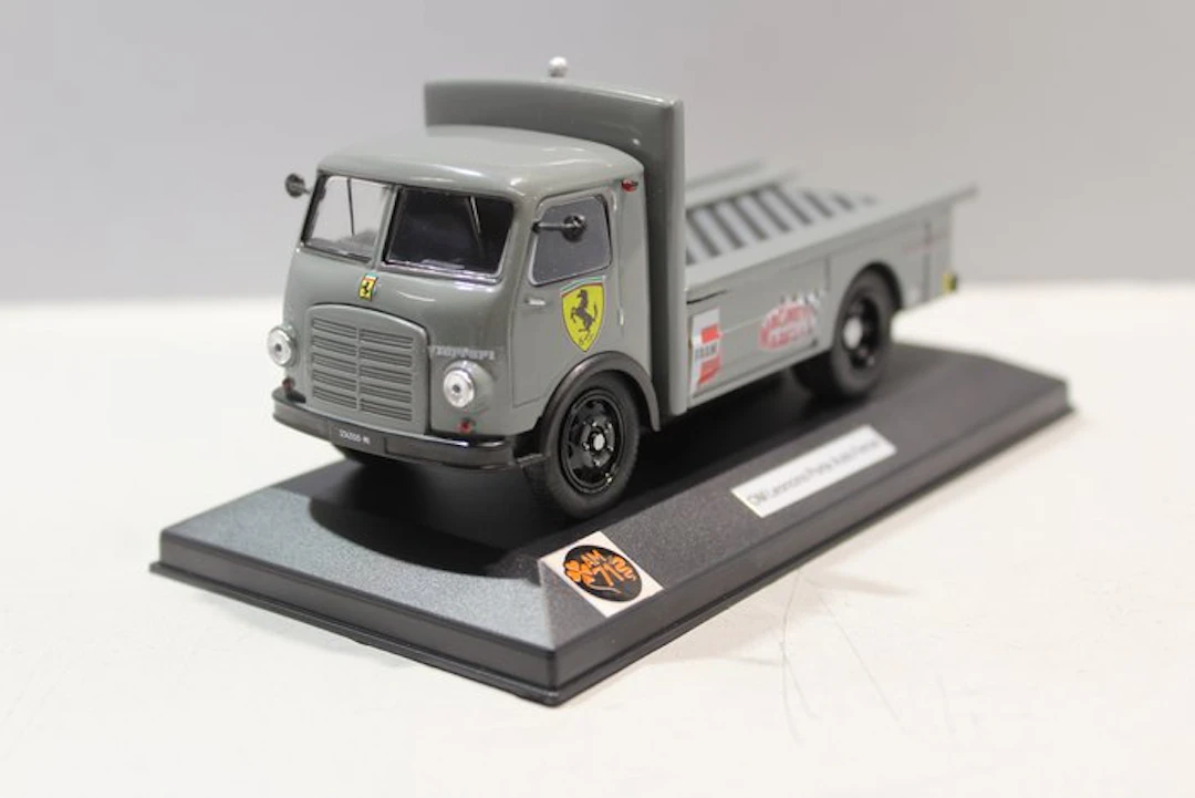 AM.71 1:43 - Model car - OM Leoncino porte-voiture Ferrari - Artisanal model