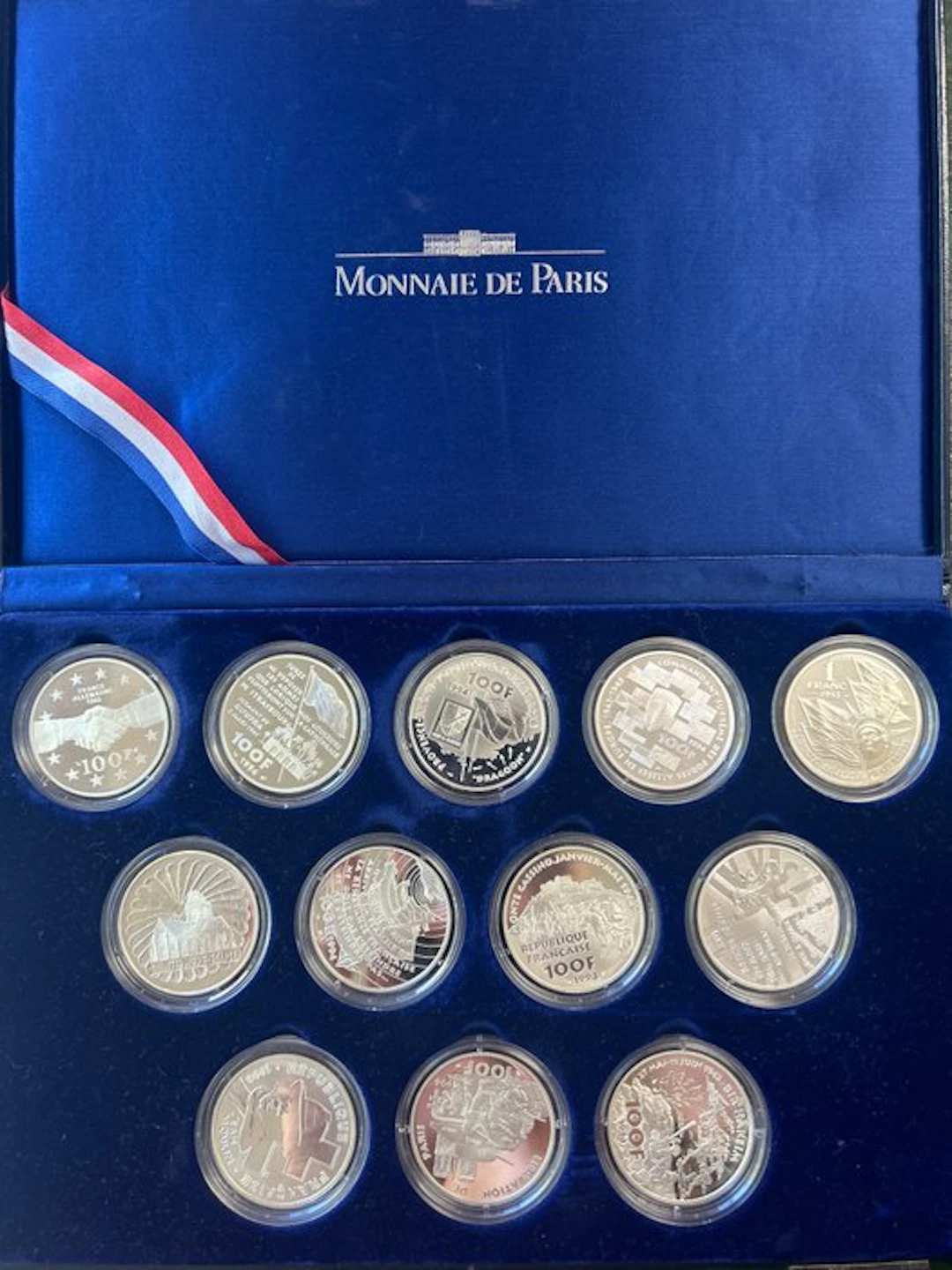 France. Coffret de 12 monnaies en argent "La Liberté Retrouvée" 1993/1994