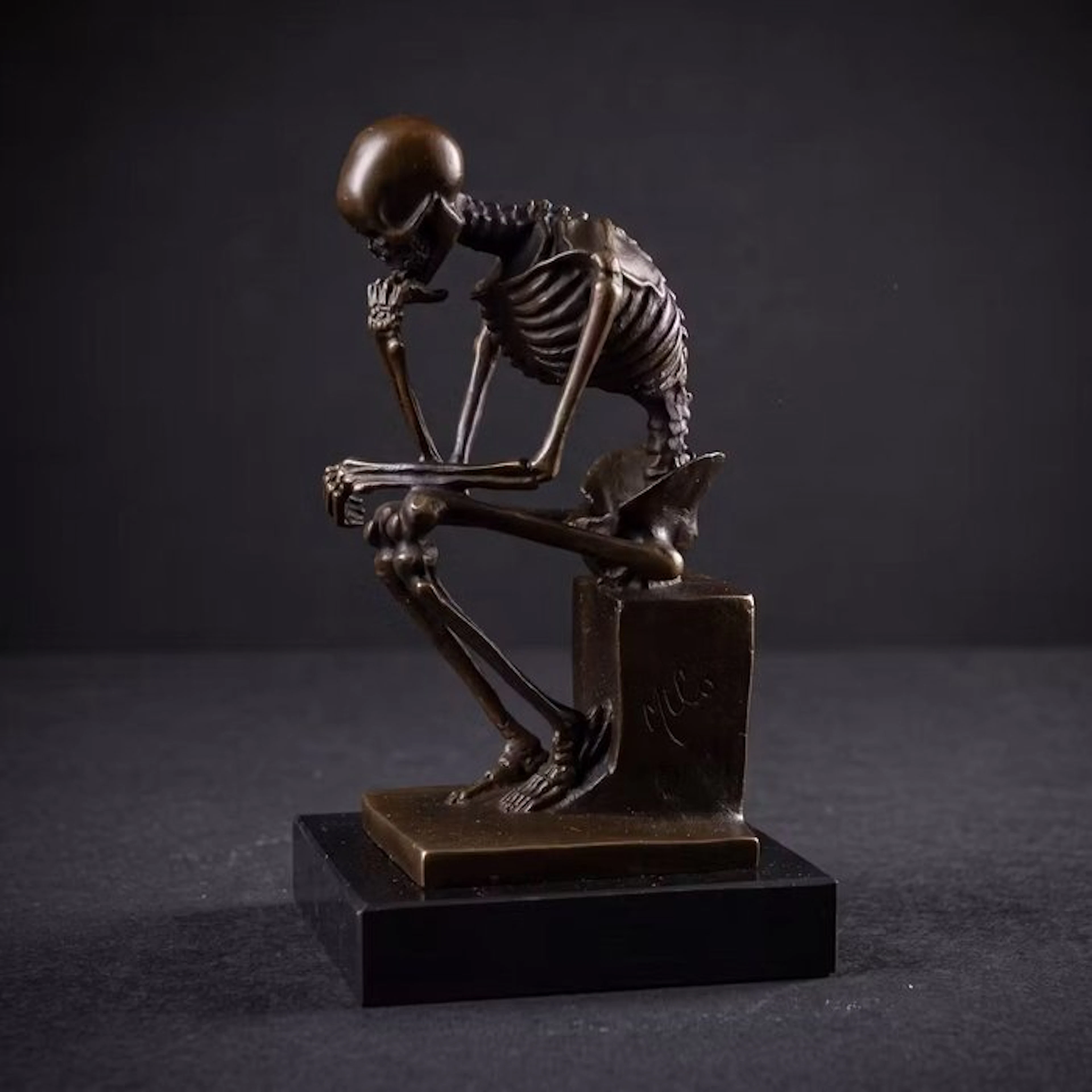Statue, Prachtig bronzen sculptuur: “Skelet Denker”...