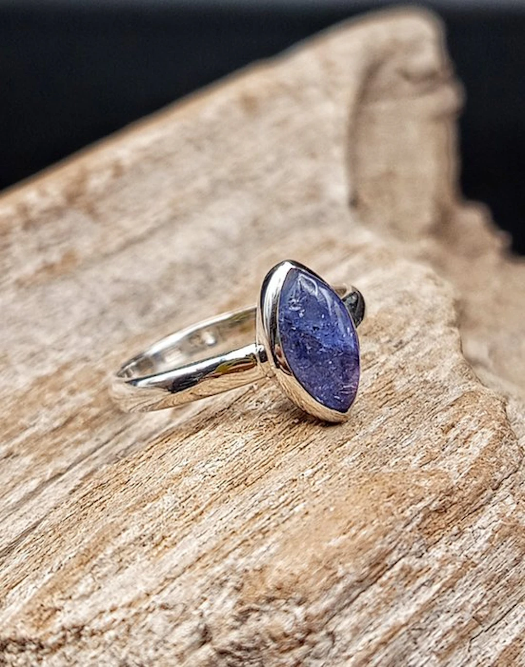 One-of-a-kind piece: 925 silver ring with top-quality Tanzanite.- 2.1 g - (1)