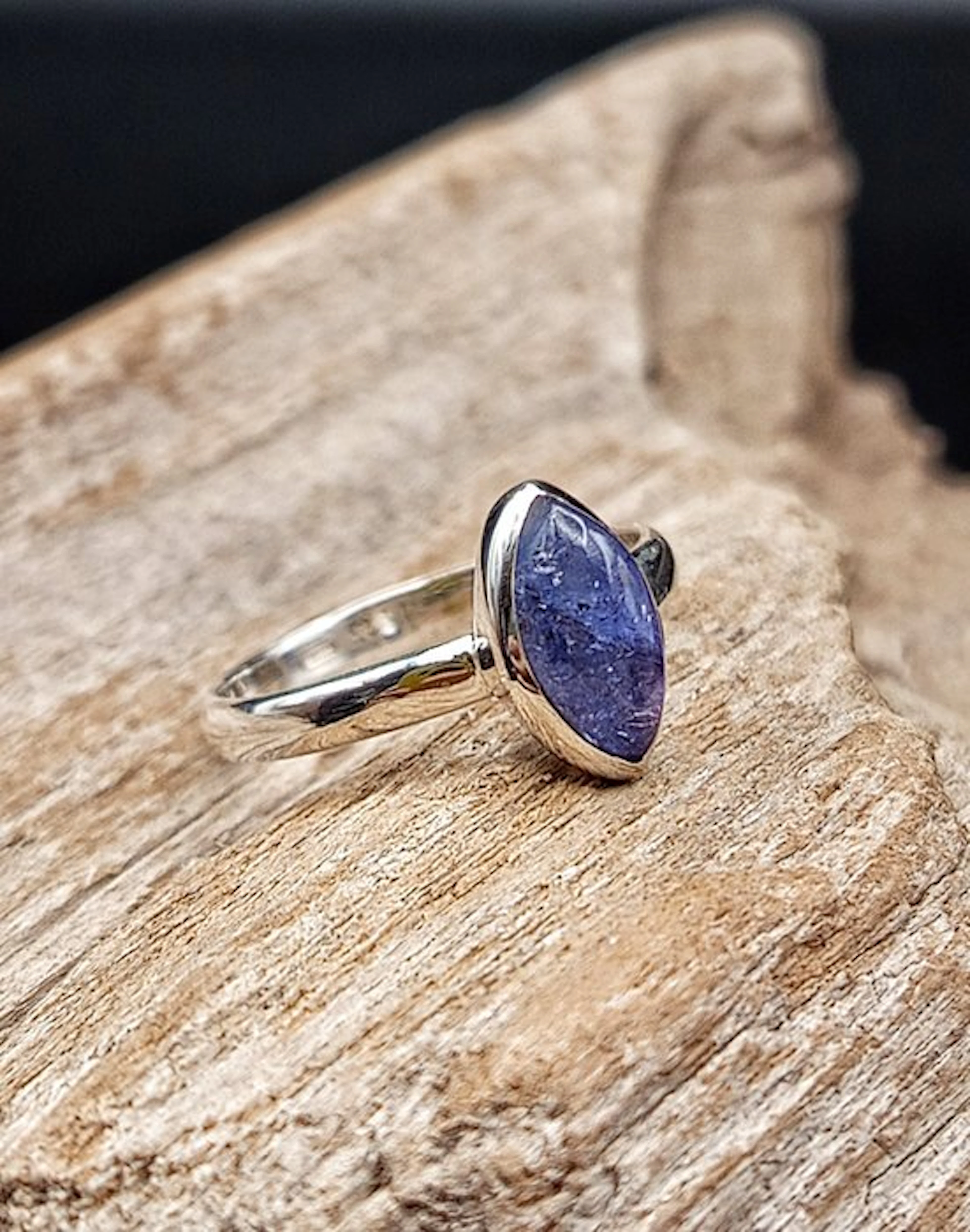 One-of-a-kind piece: 925 silver ring with top-quality Tanzanite.- 2.1 g - (1)