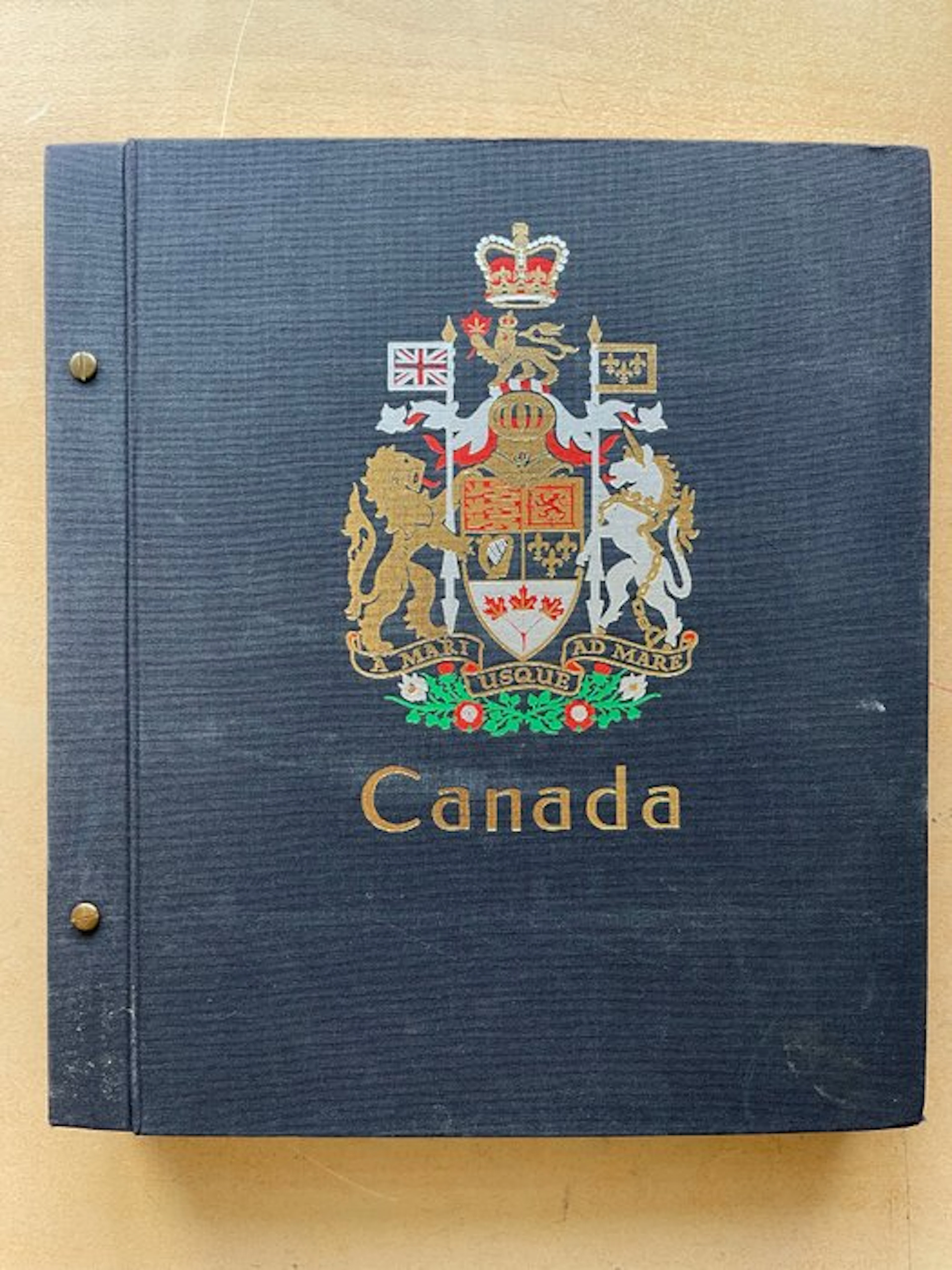 Canada 1975/1999 - Collection in a Davo Album