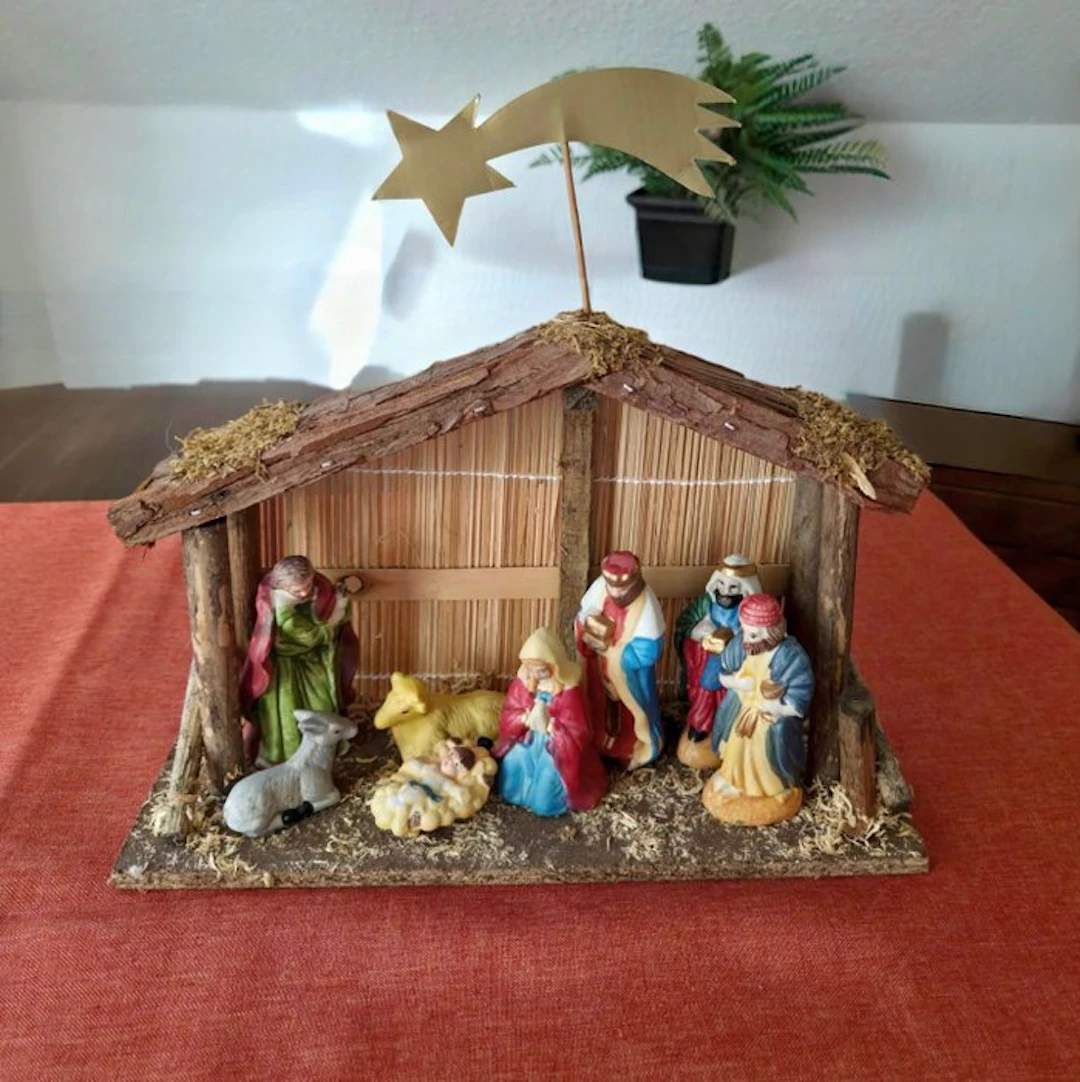 Handgearbeitete Weihnachtskrippe (10-teilig) mit...