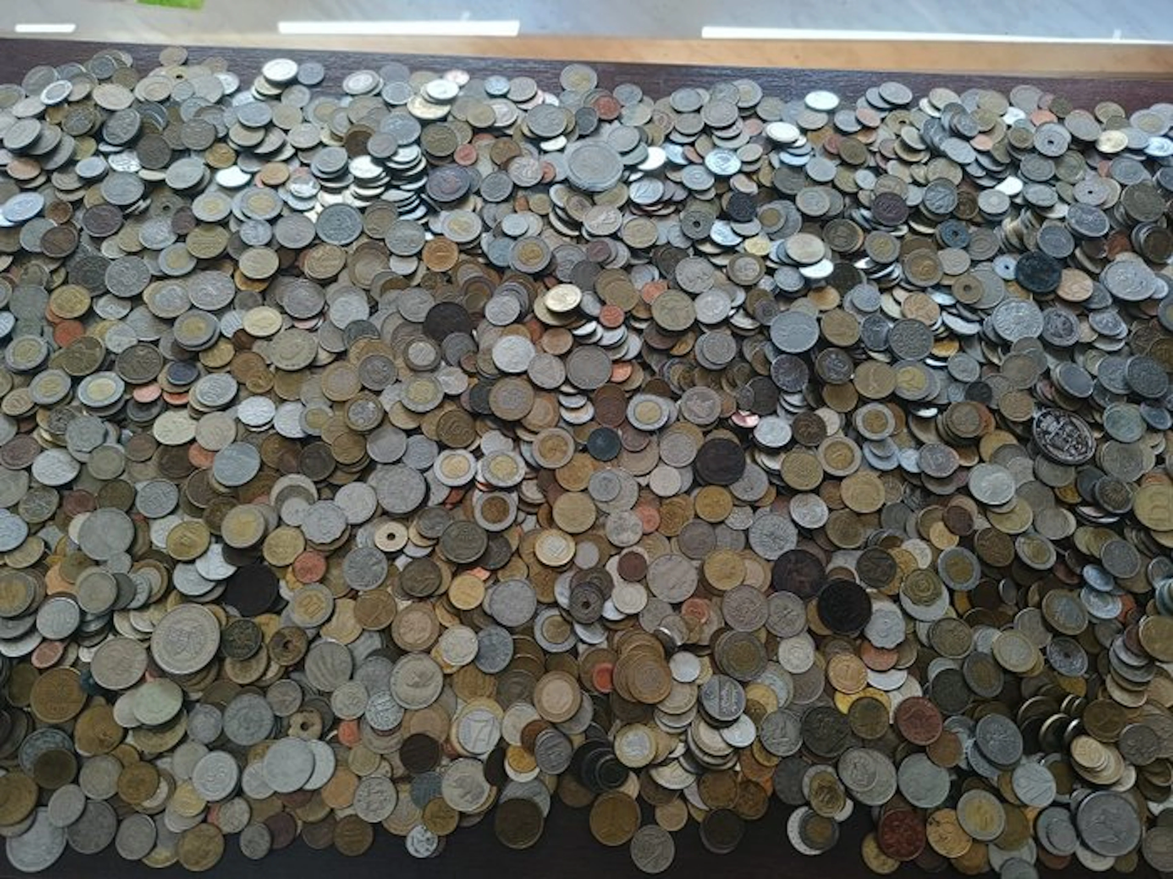 World. Massive lot of approx +- 20 kilogram world coins (No reserve price)