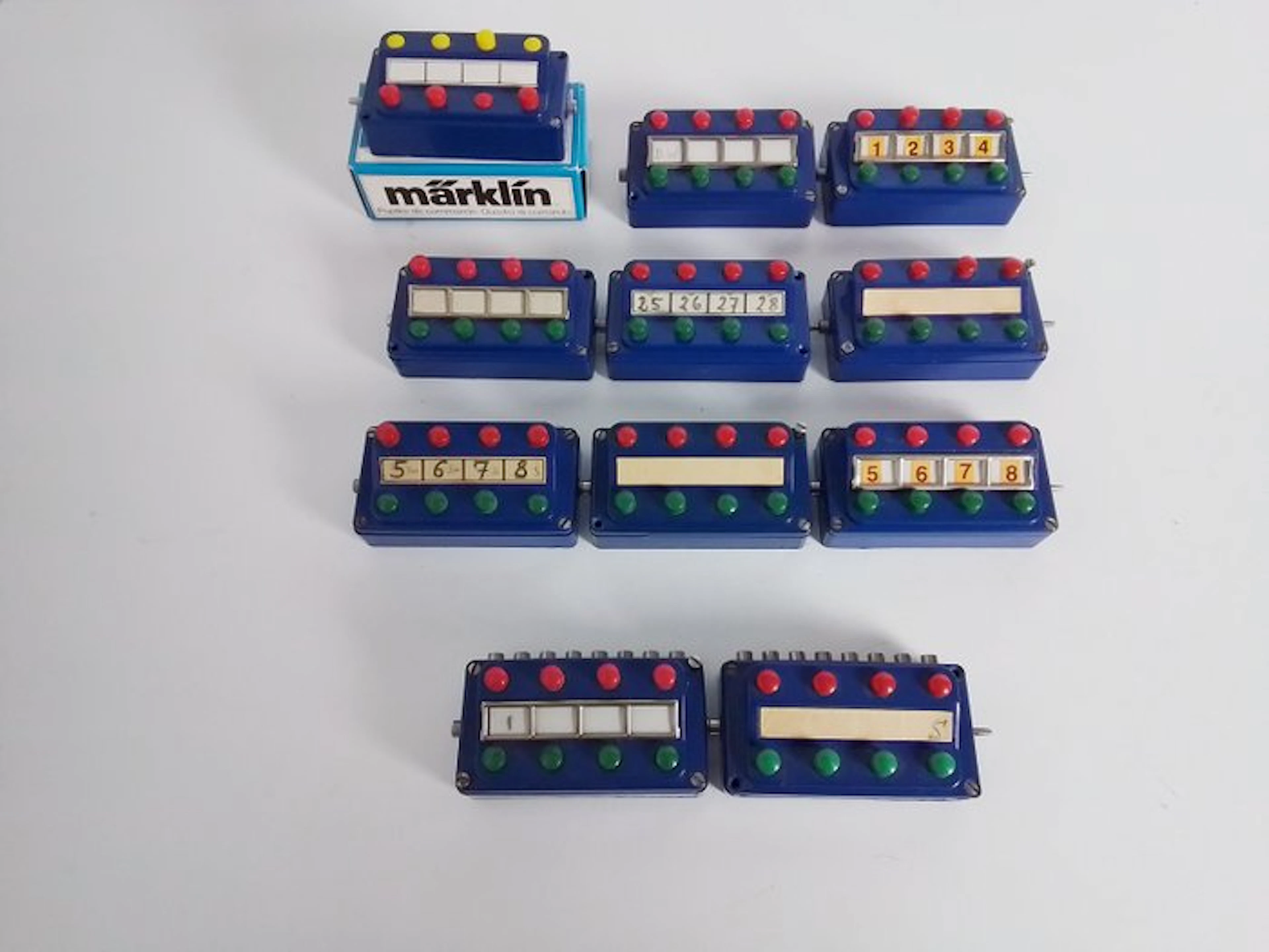 Märklin H0 - 7072/7210 - Model train scenery (11) - 11 x switch cabinets