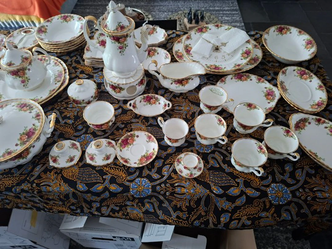 Royal Albert - Table service (60) - Old Country Roses - Porcelain