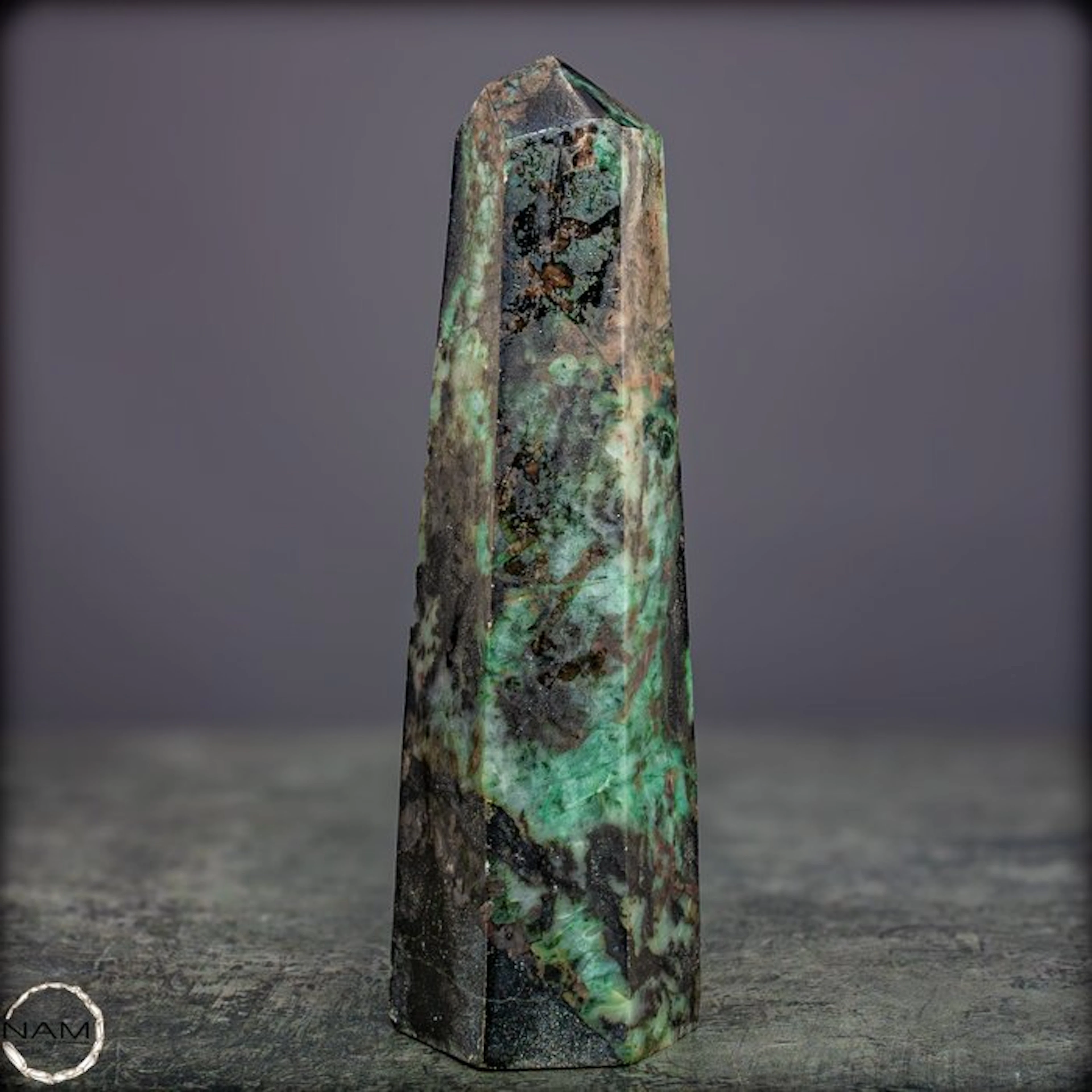 Natural Emerald Obelisk - Top quality- 369.11 g