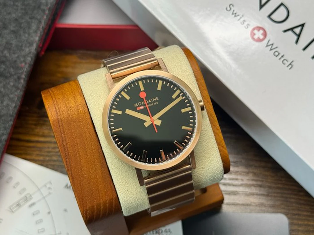 Mondaine - Classic Rose gold Swiss-made Quartz - No...