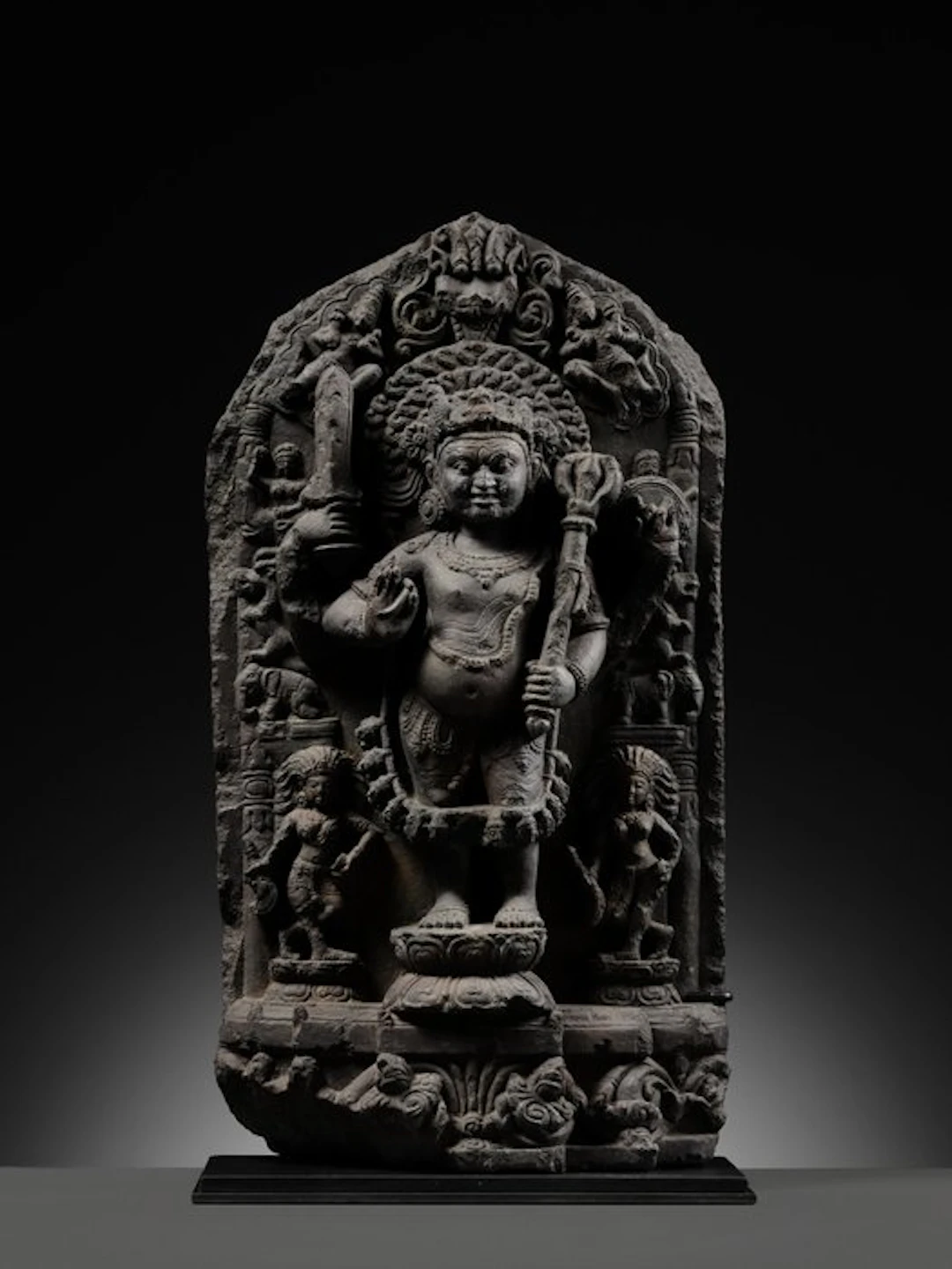 Eastern India – Pala period Carved black stone Stele in...