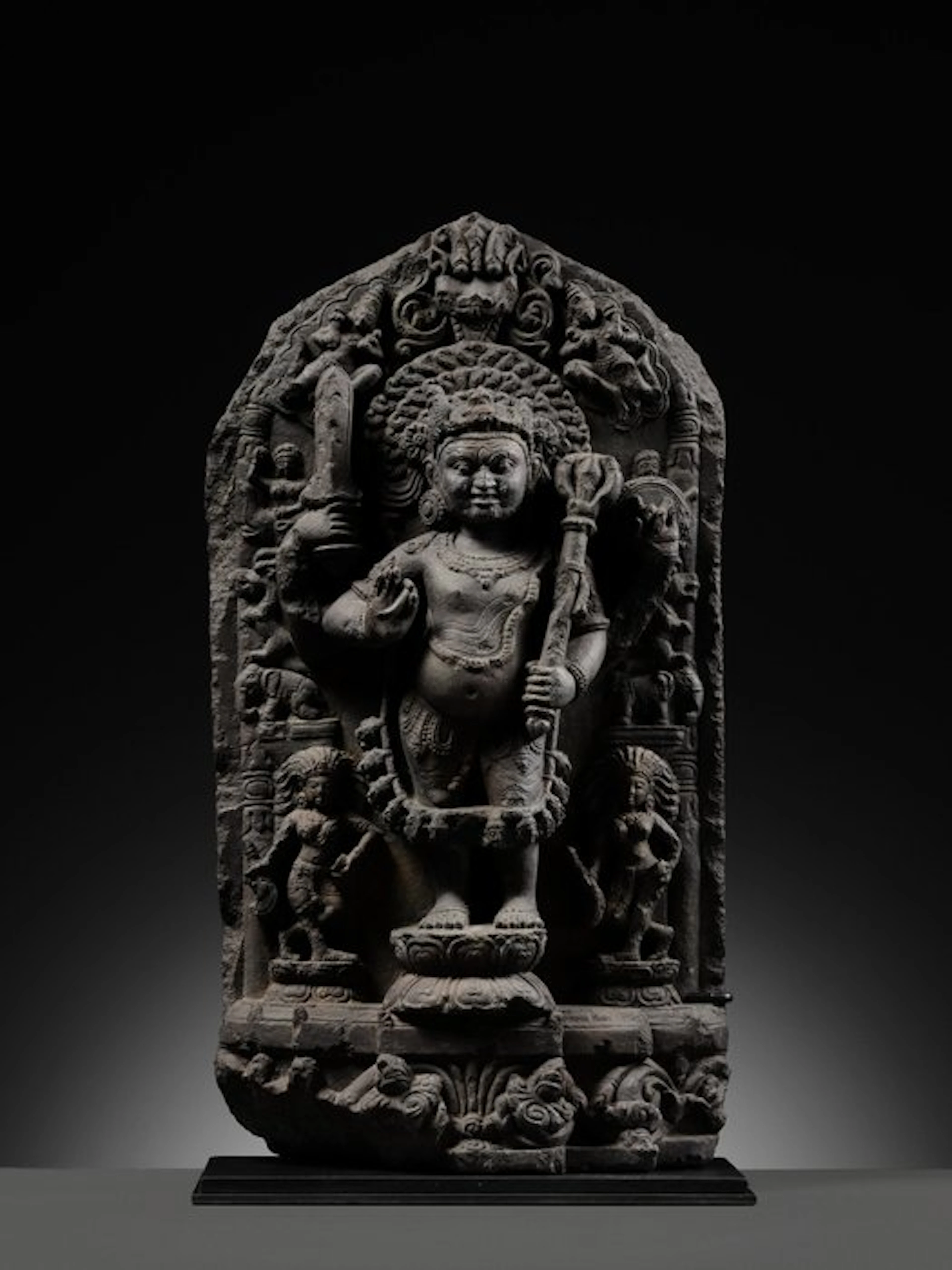 Eastern India – Pala period Carved black stone Stele in...