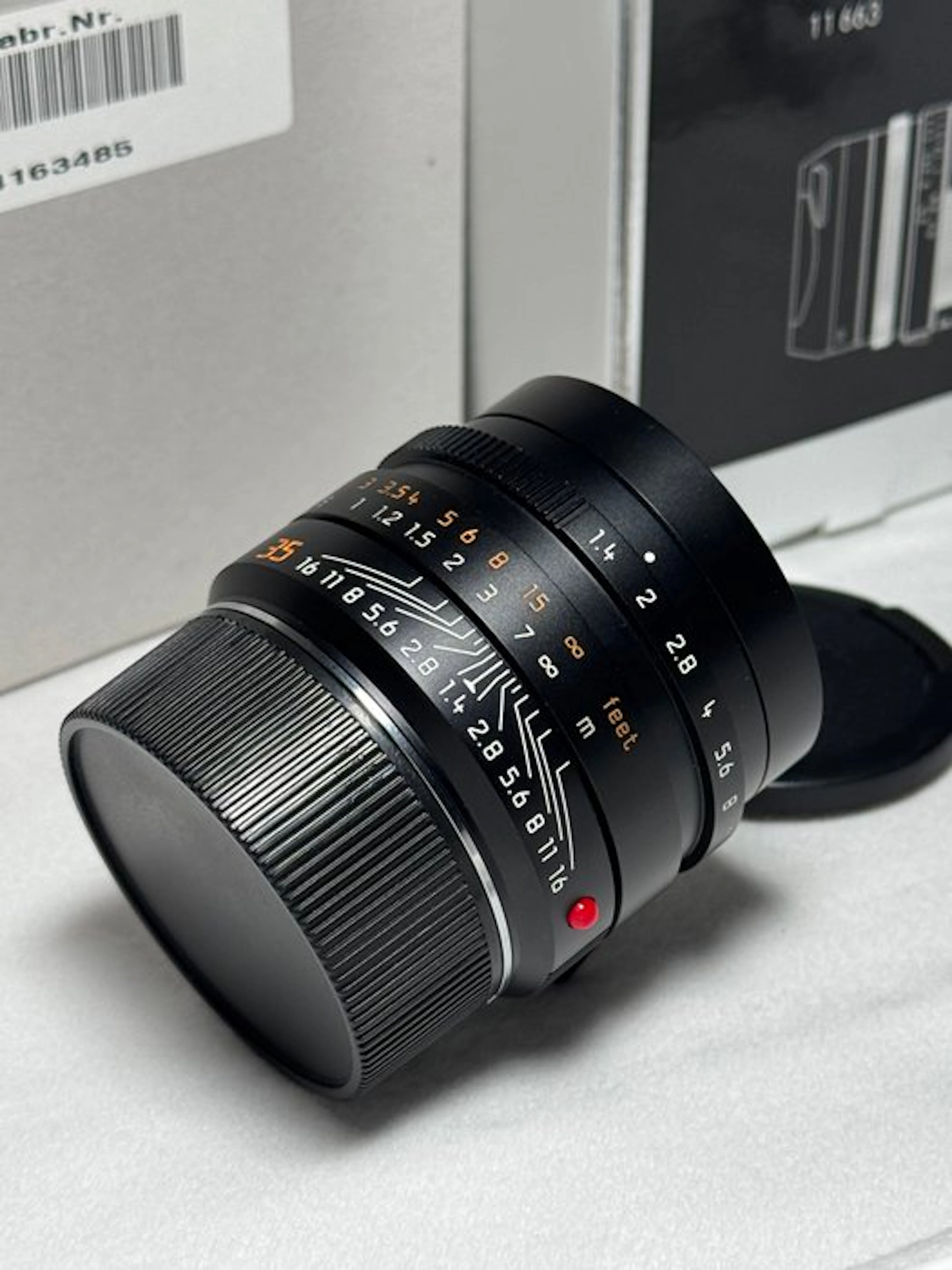 Leica Summilux-M 1:1.4/35 ASPH. Camera lens