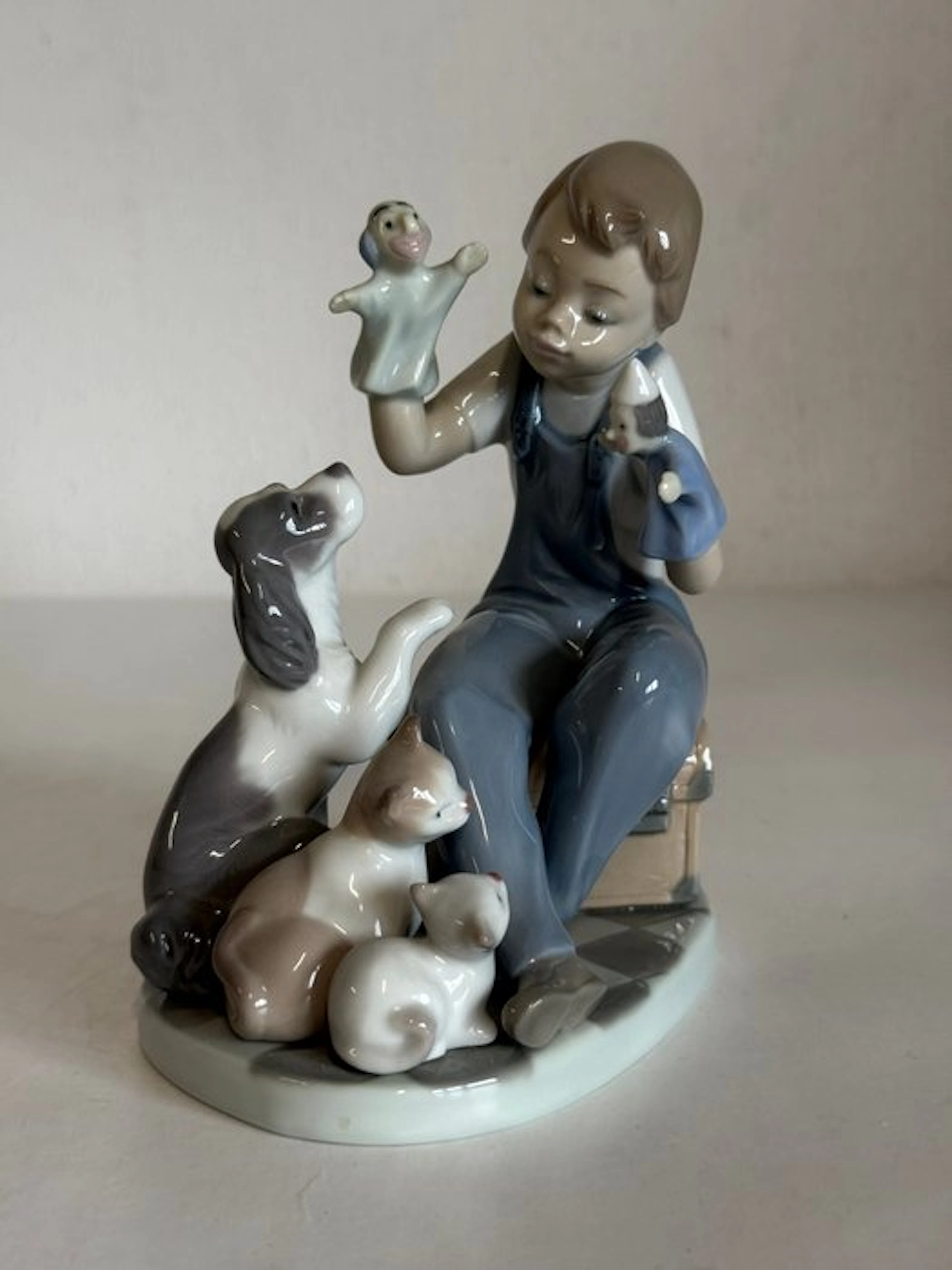 Lladró - Figurine - Puppet Show - Títeres #5736 - Porcelain