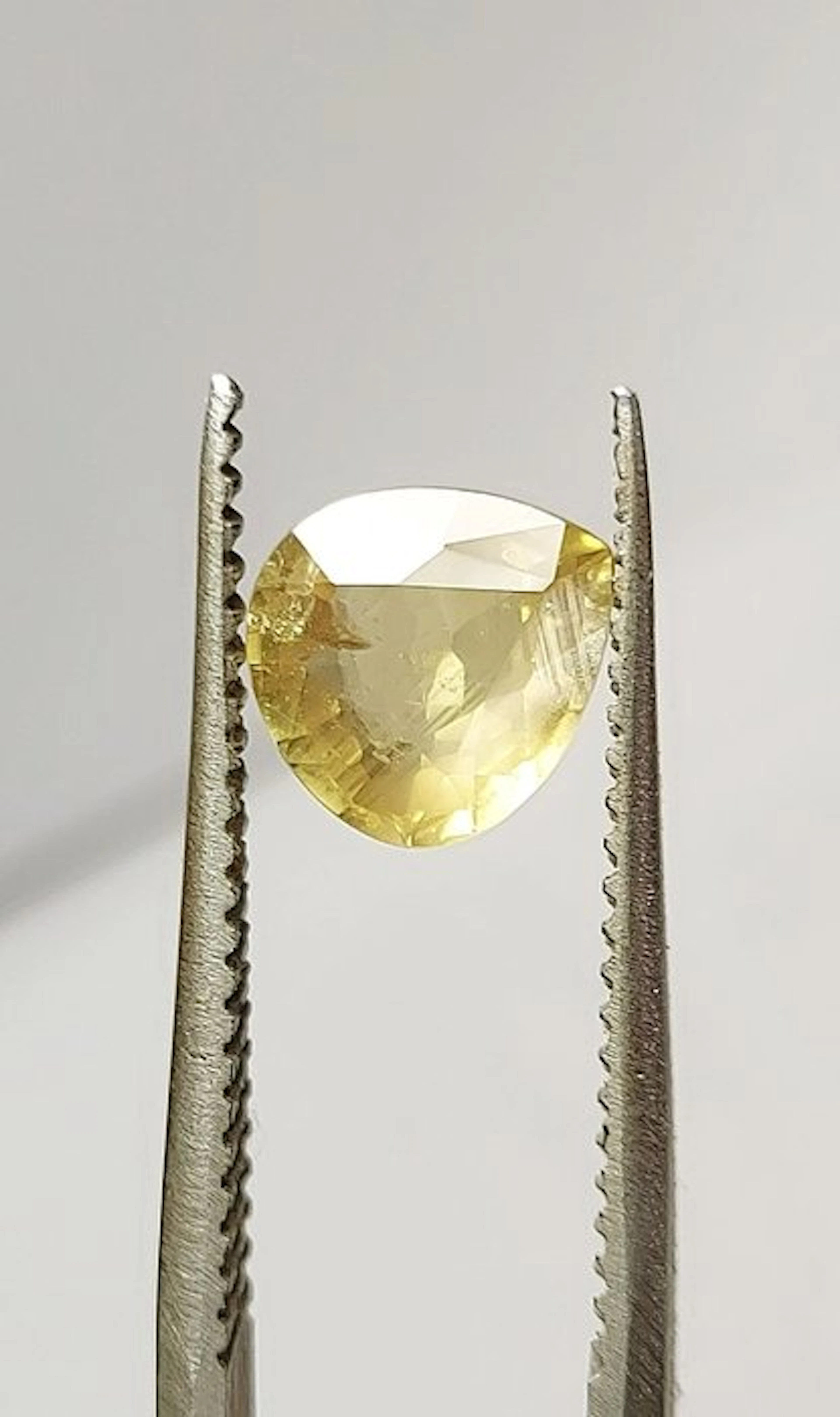 No reserve price Sapphire - 2.30 ct - Antwerp Laboratory...