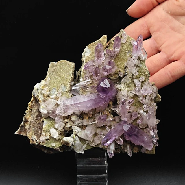 Mexican Violet Amethyst Aesthetics Crystals on matrix...