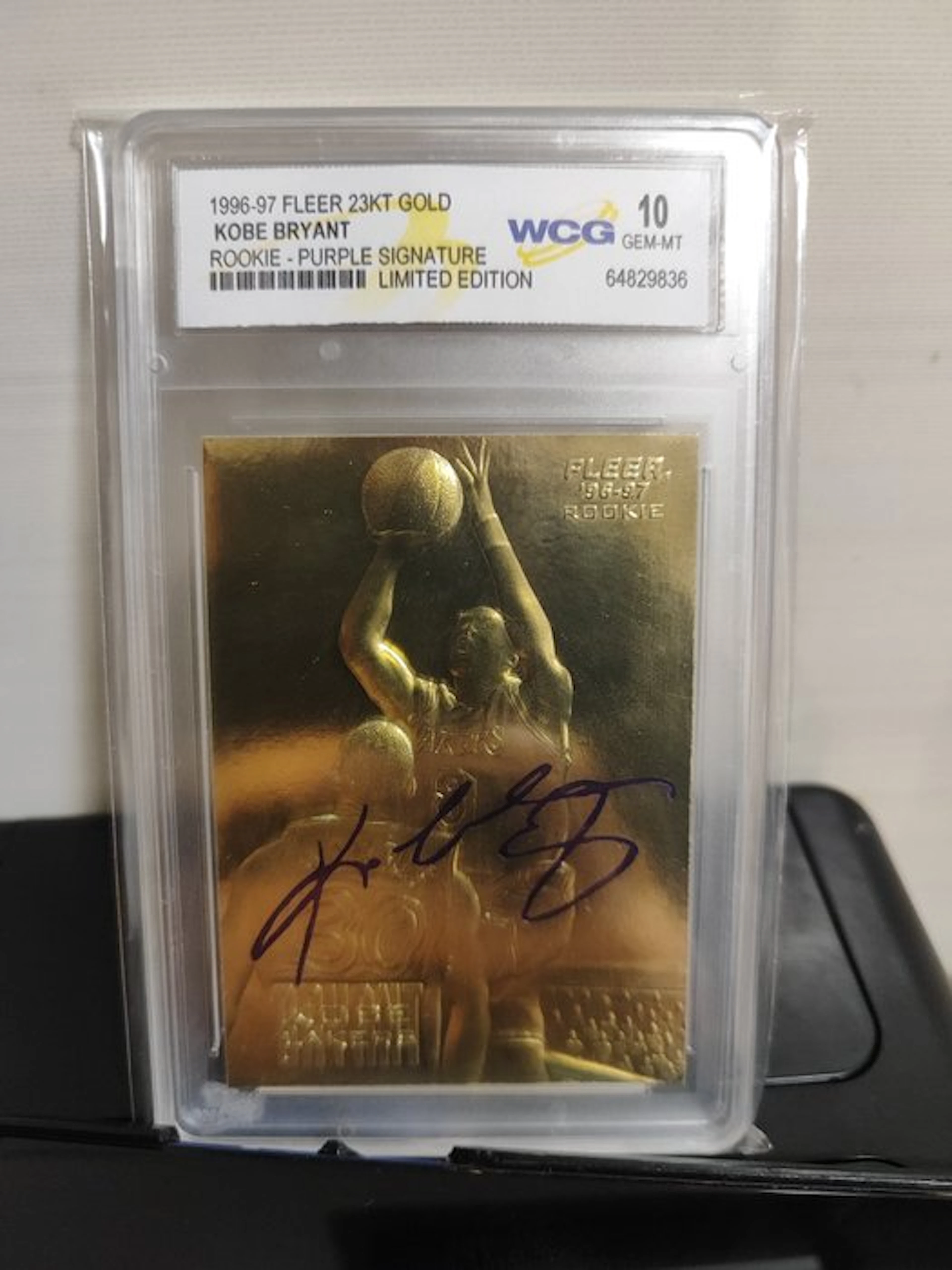 Fleer - 1 Graded card - WCG 10