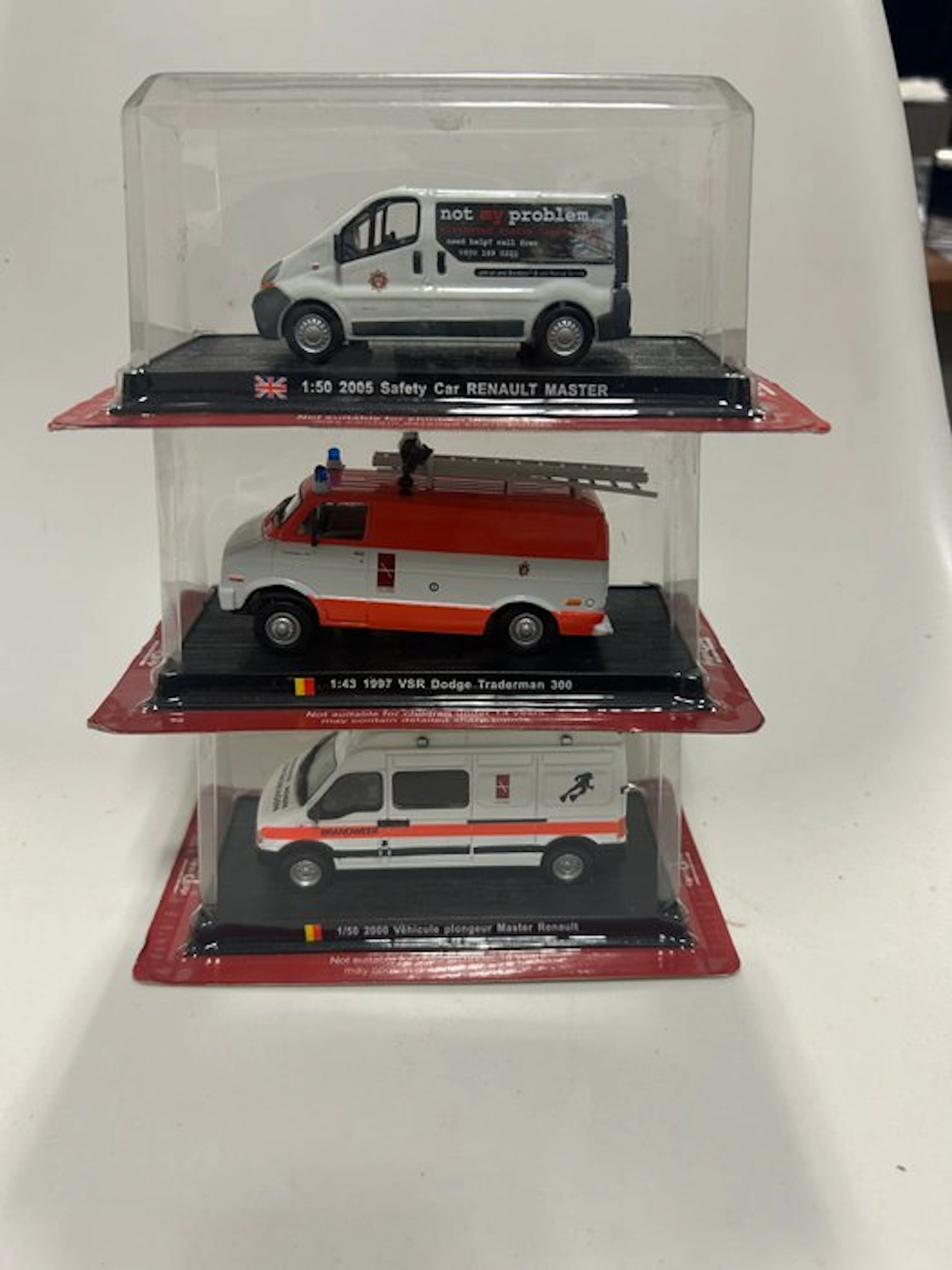 1:50 - Model truck (3) - 2005 Safety Car RENAULT MASTER...