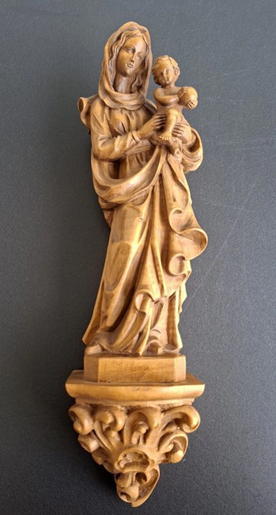 Südtirol Madonna mit Jesuskind auf Socke ca. 37 cm. - Figure - Wood
