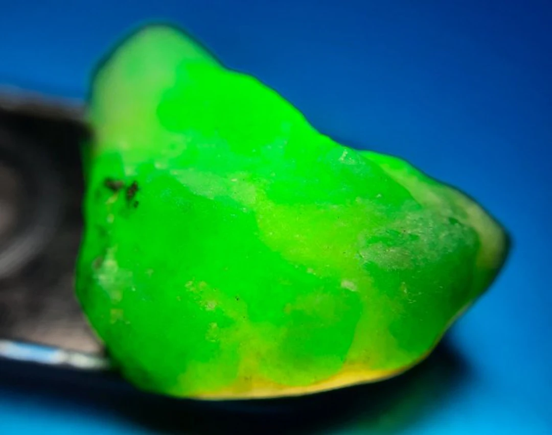 6.9 ct - Untreated Natural Emerald - Rough- 1.38 g