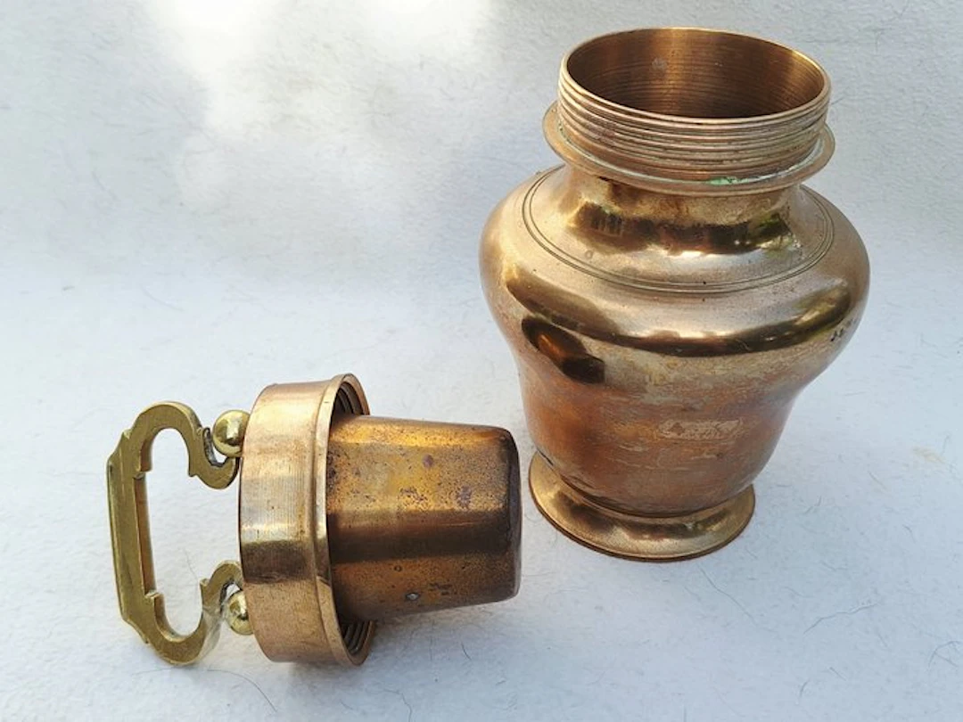 A South Indian Kooja, water jug or milk jug - Brass - India - around 1900