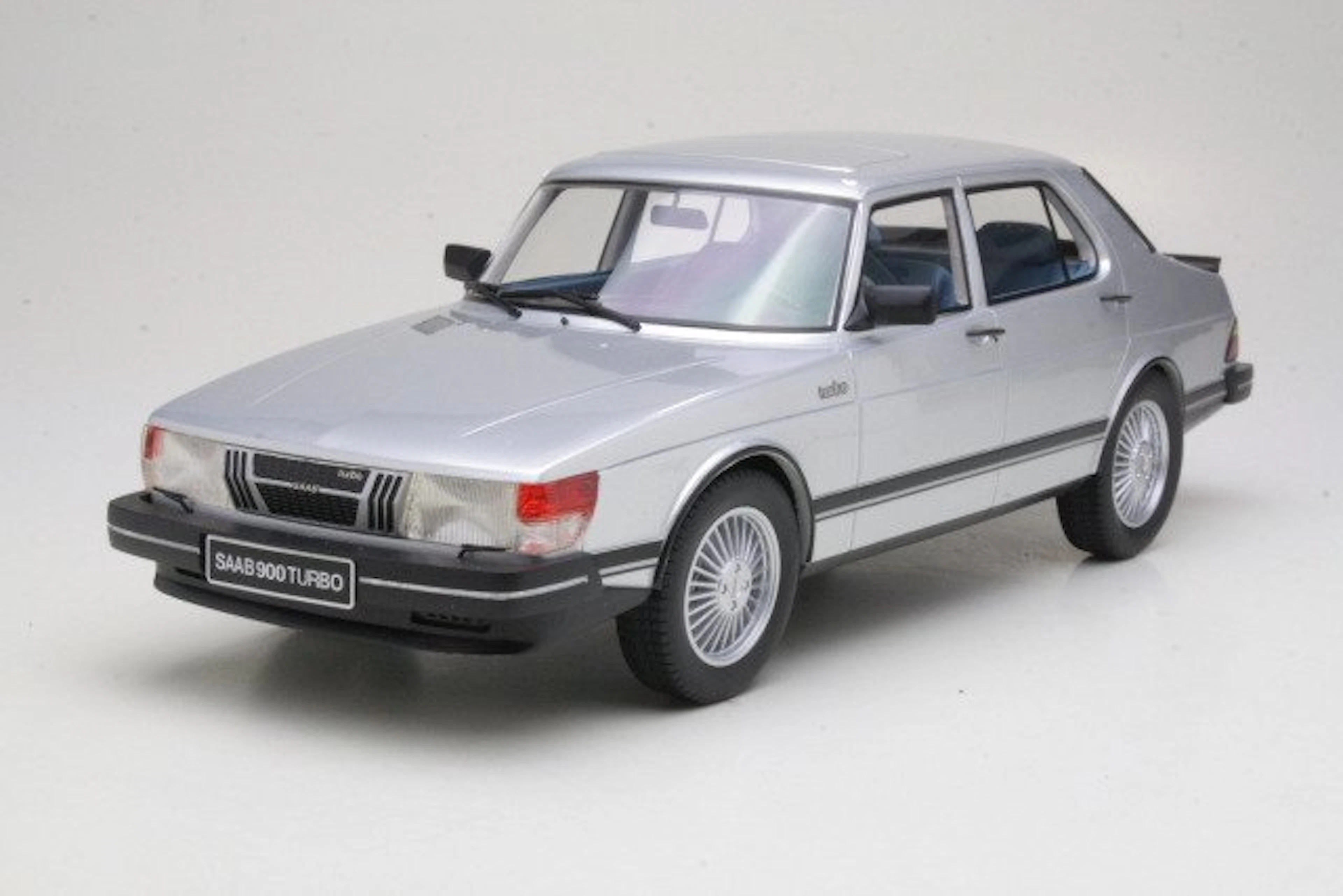 Cult Scale Models 1:18 - Model car - Saab 900 Turbo 4-Door 1981
