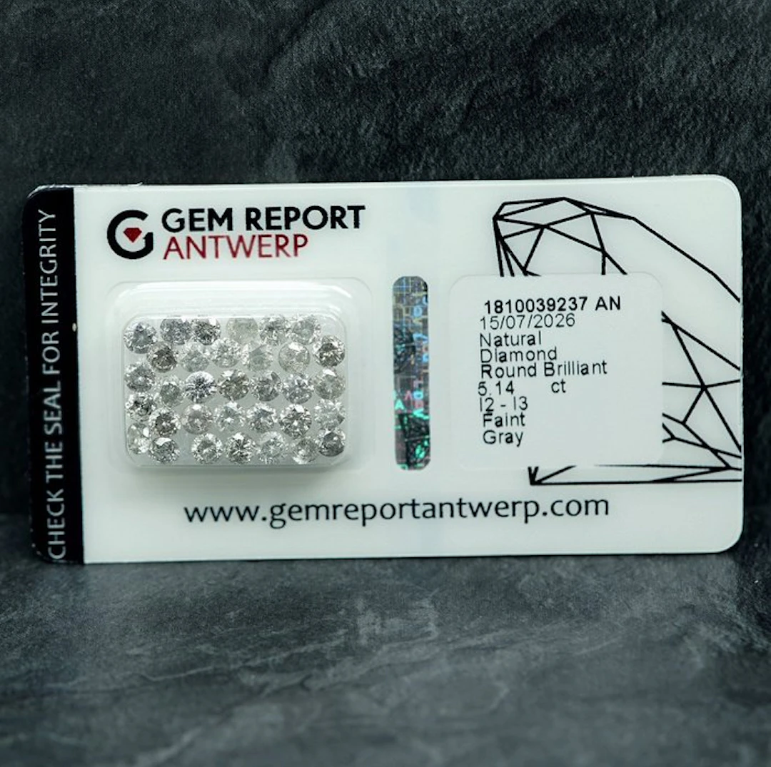 No reserve price - 33 pcs Diamond (Natural coloured)...
