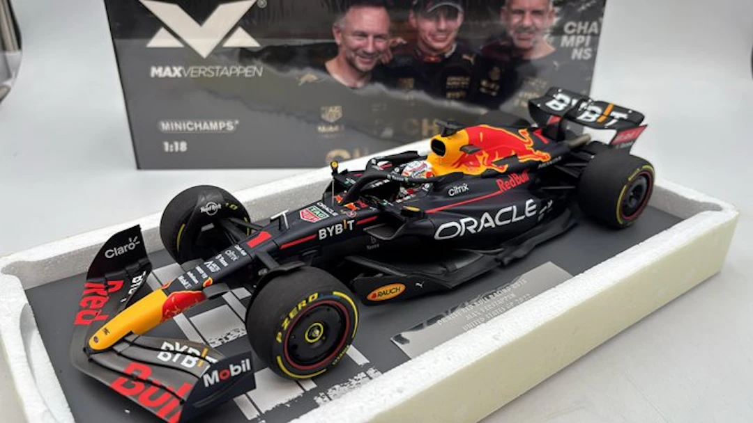 MiniChamps 1:18 - Model car - Oracle Red Bull Racing RB18...
