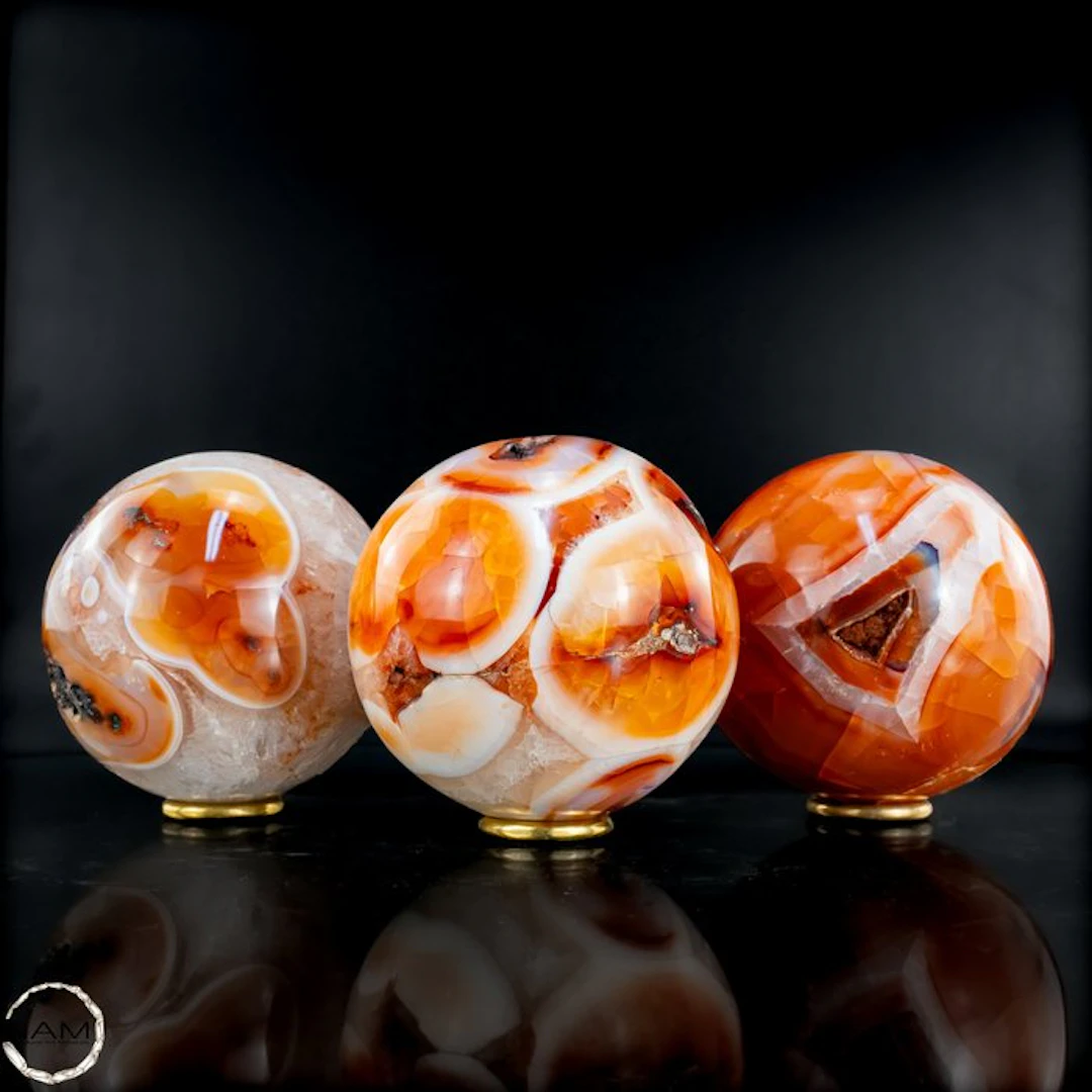 Natural carnelian spheres – Expressive three-piece set...