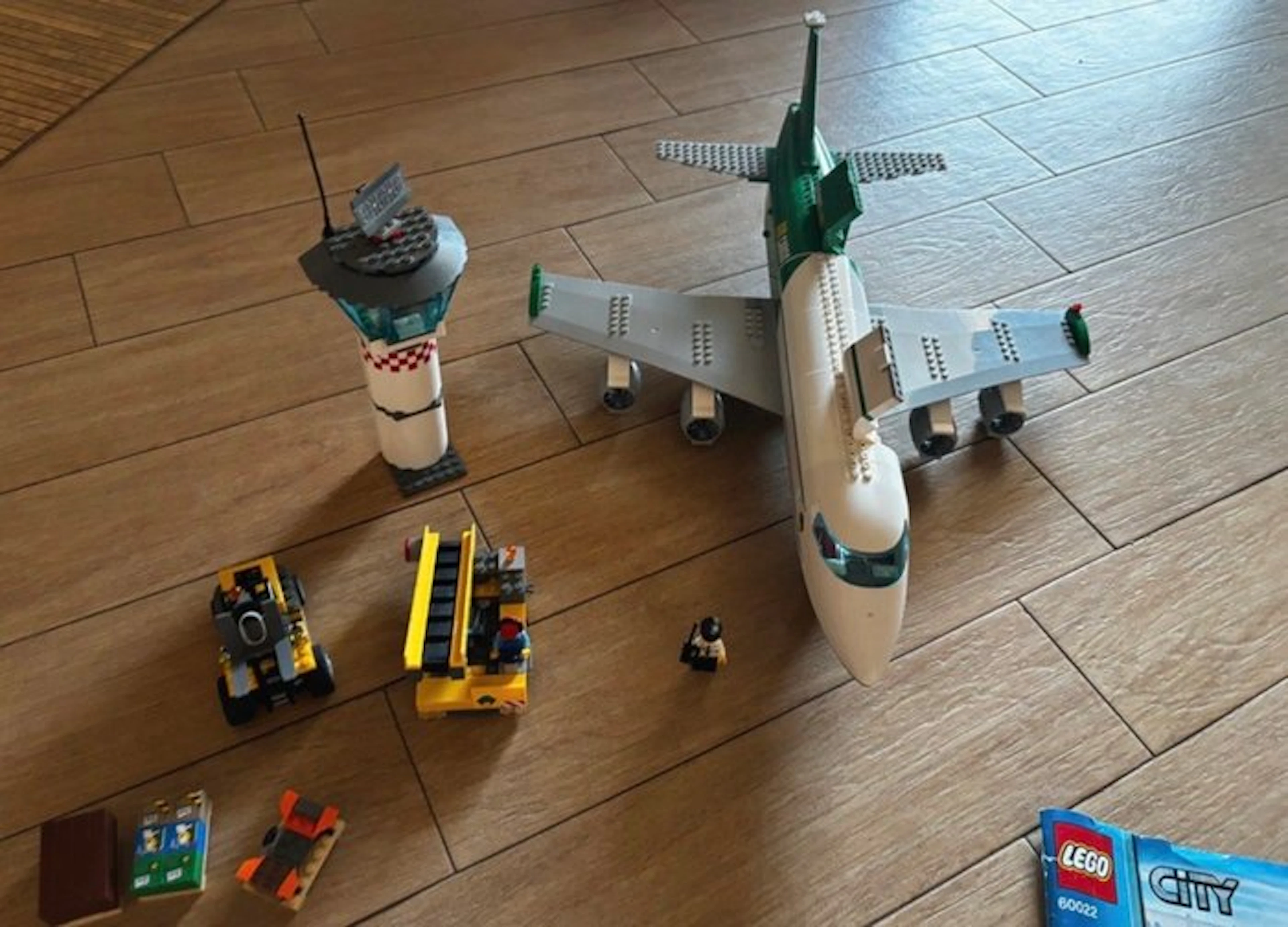 LEGO Set - 60022 - City - 60022 Cargo Plane