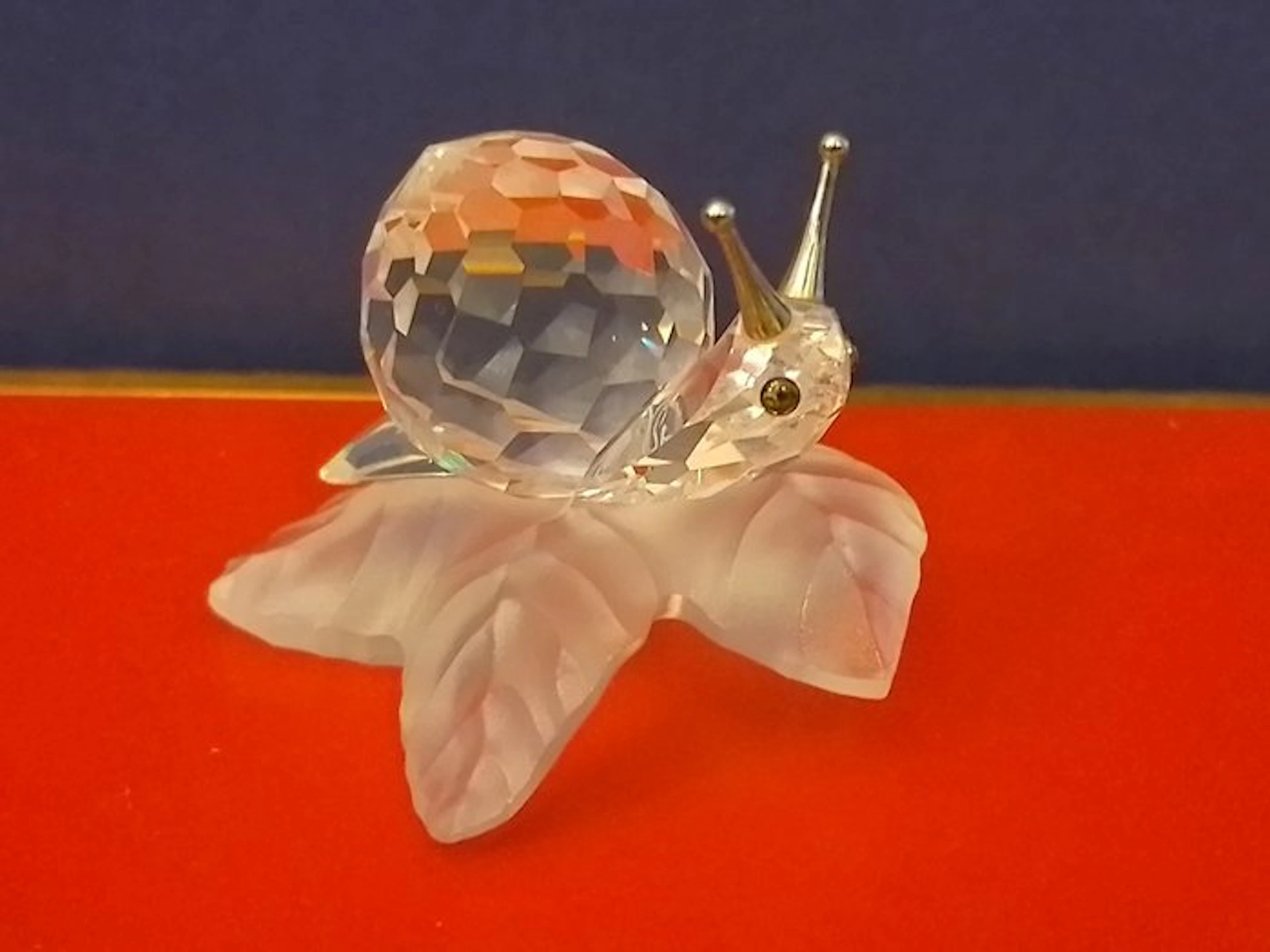 Swarovski - Figurine - Snail on leaf - 196501 - Box + Certificate - Crystal