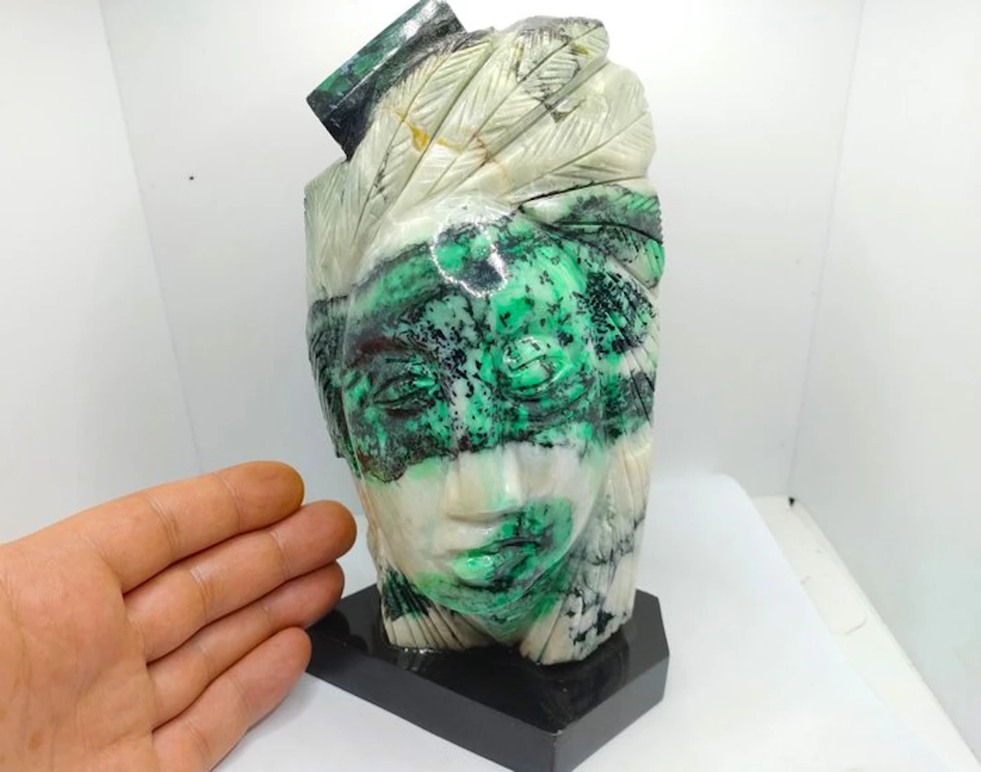 Top Quality - Carved Brazilian Emerald - Handmade...