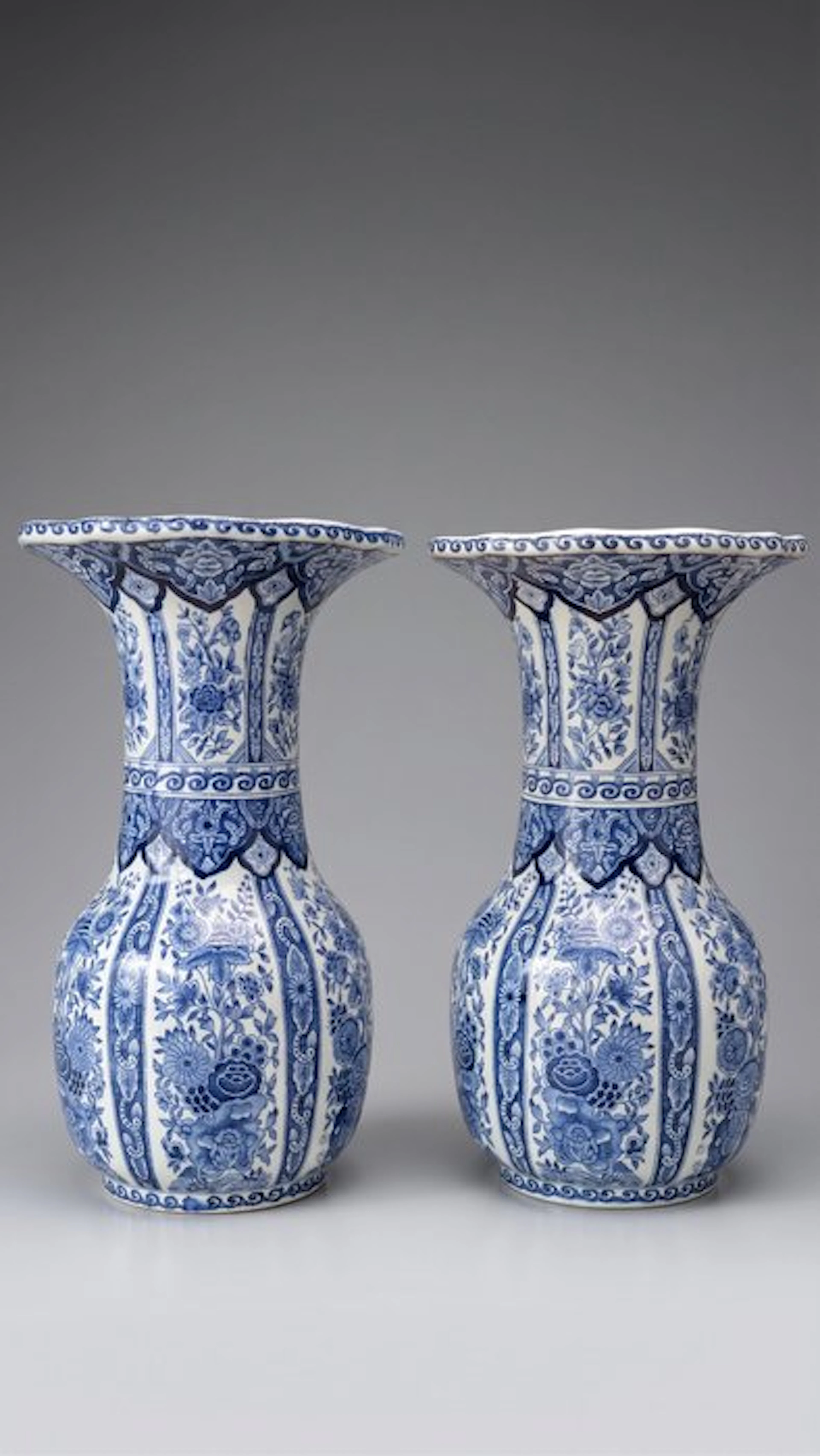 Royal Boch Sphinx - Vase (2) - Earthenware - Pair of Delft vases