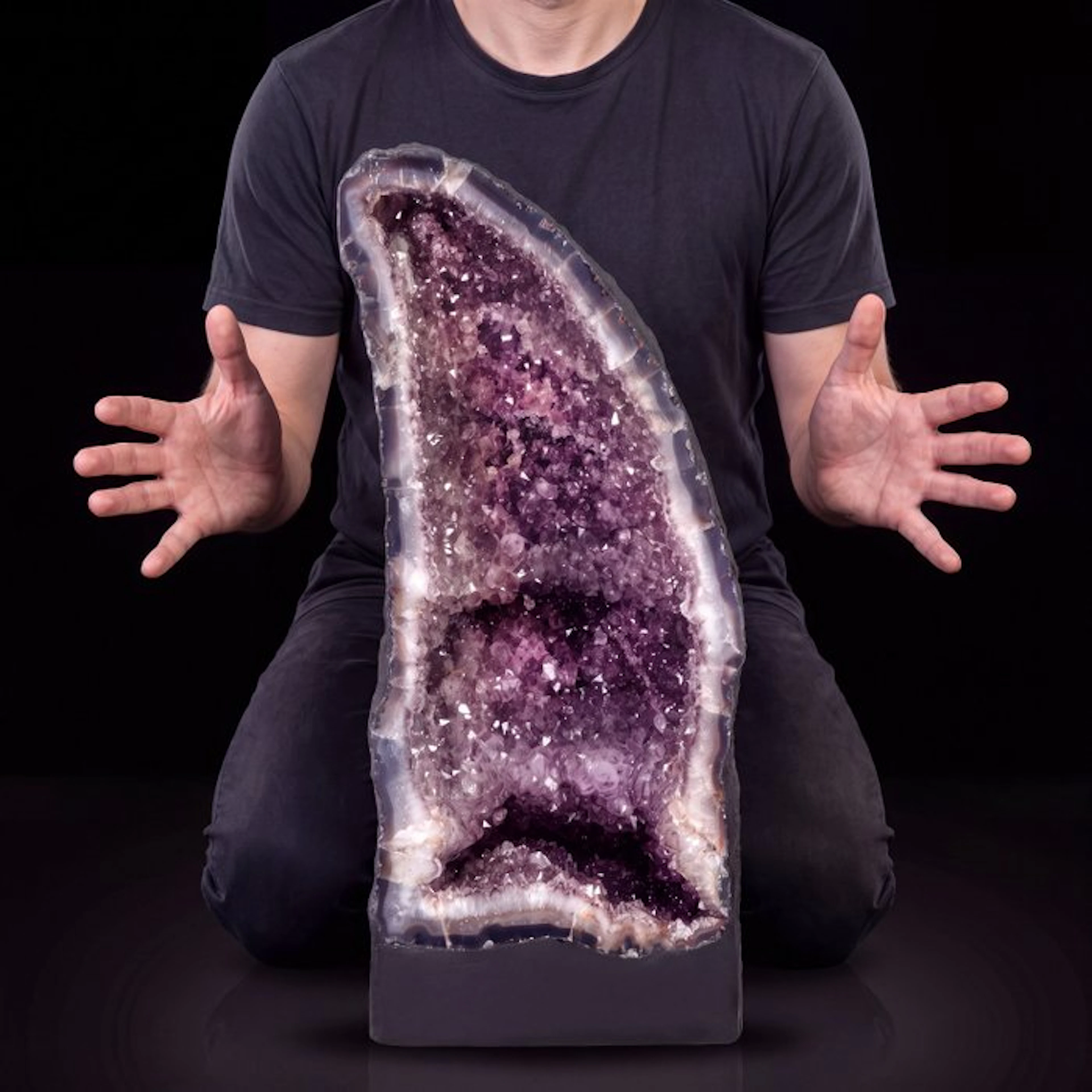 Vivid Amethyst - 42x18x20 cm - Cathedral Geode- 14.5 kg