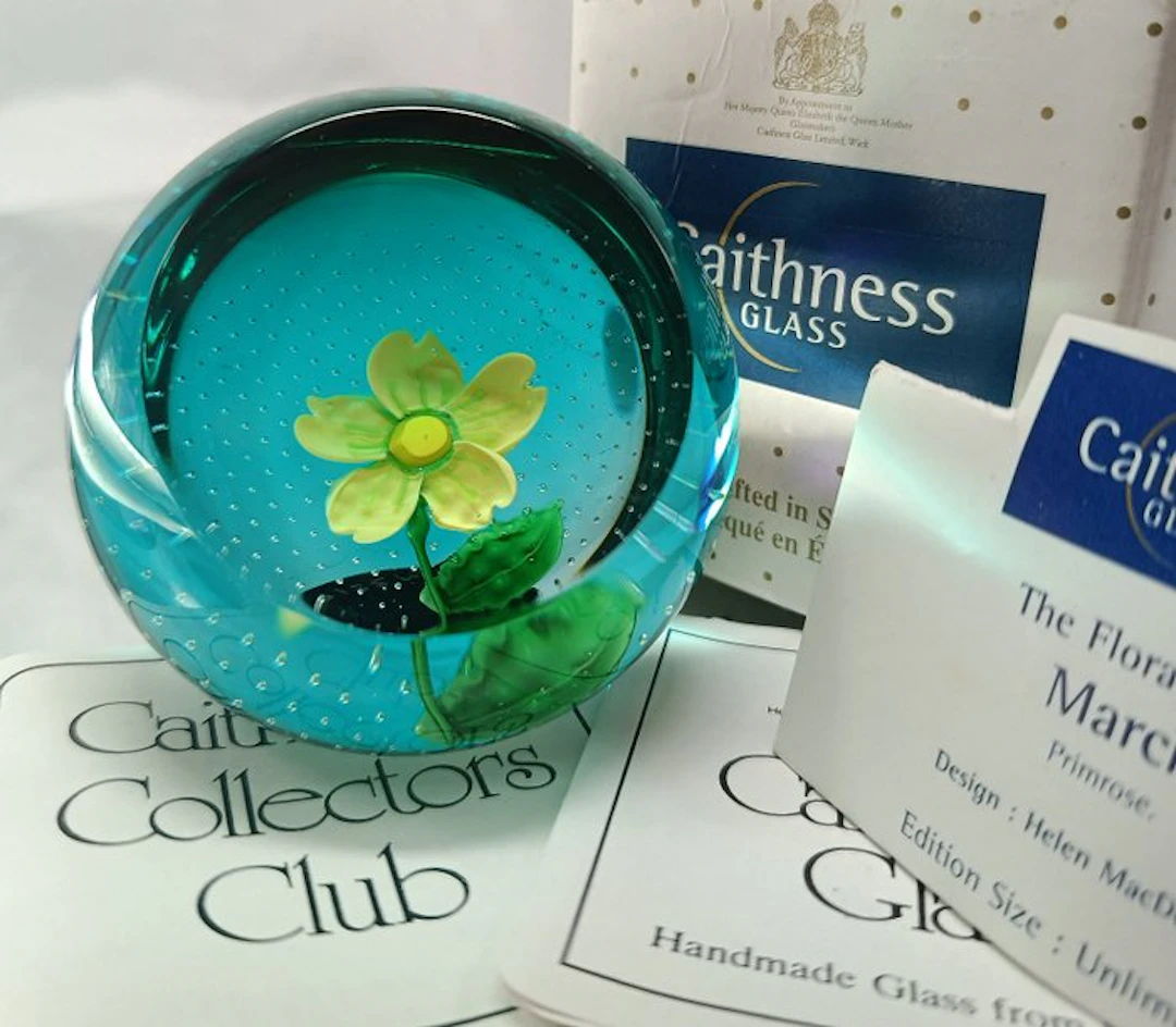 Caithness - Helen MacDonald - NO RESERVE! - Paperweight...